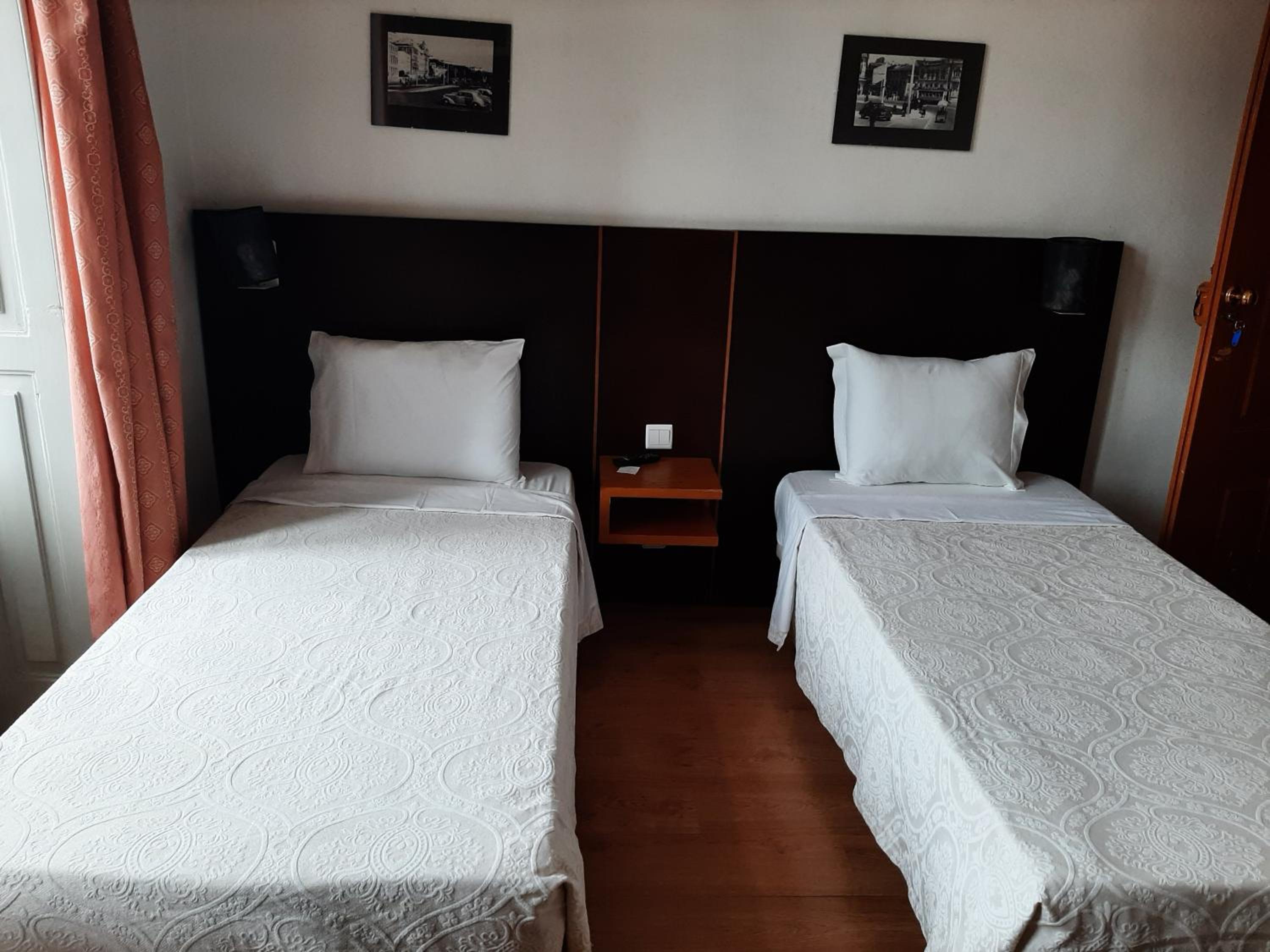 Twin Room - Photo 4