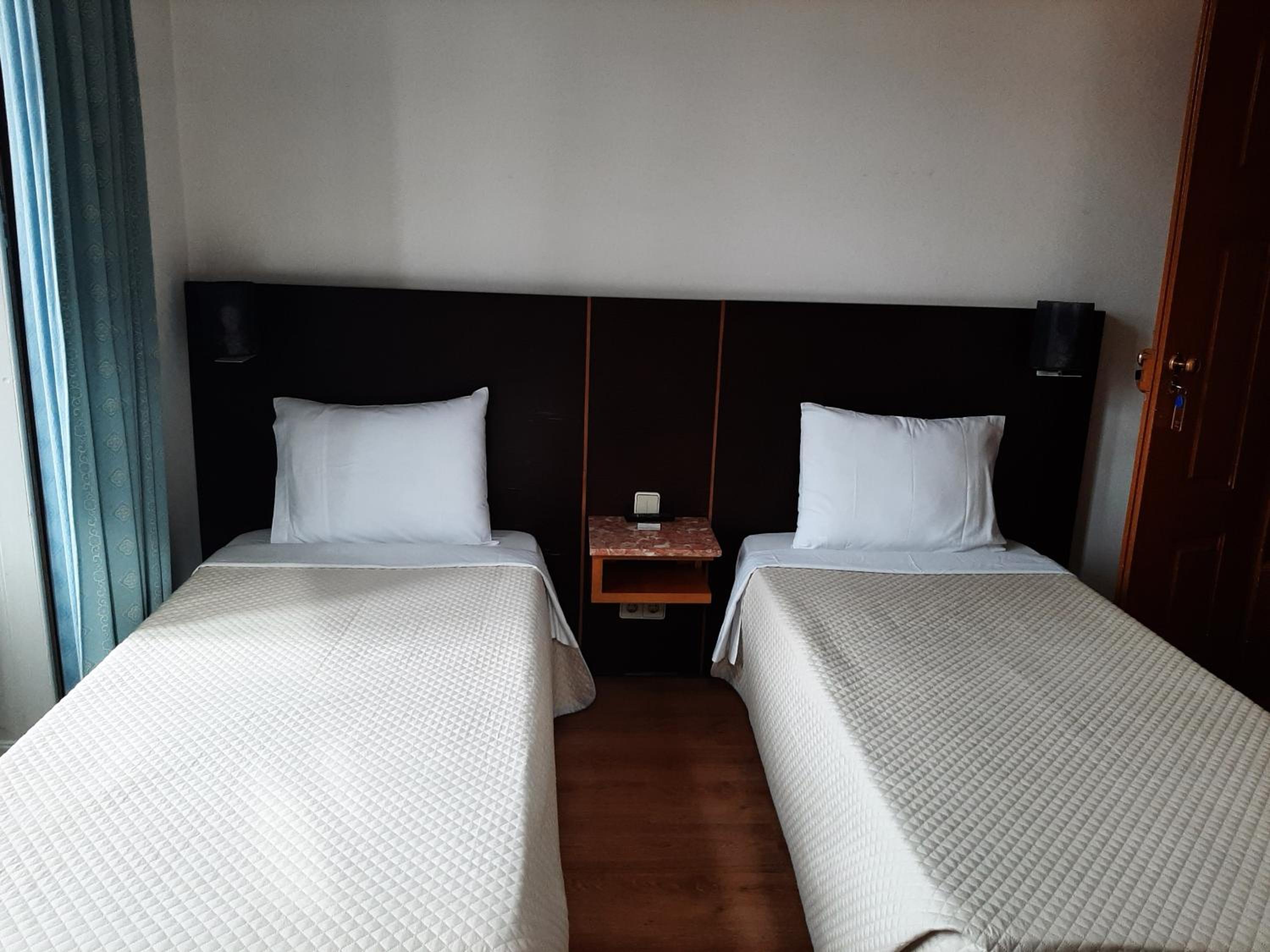 Twin Room - Photo 3