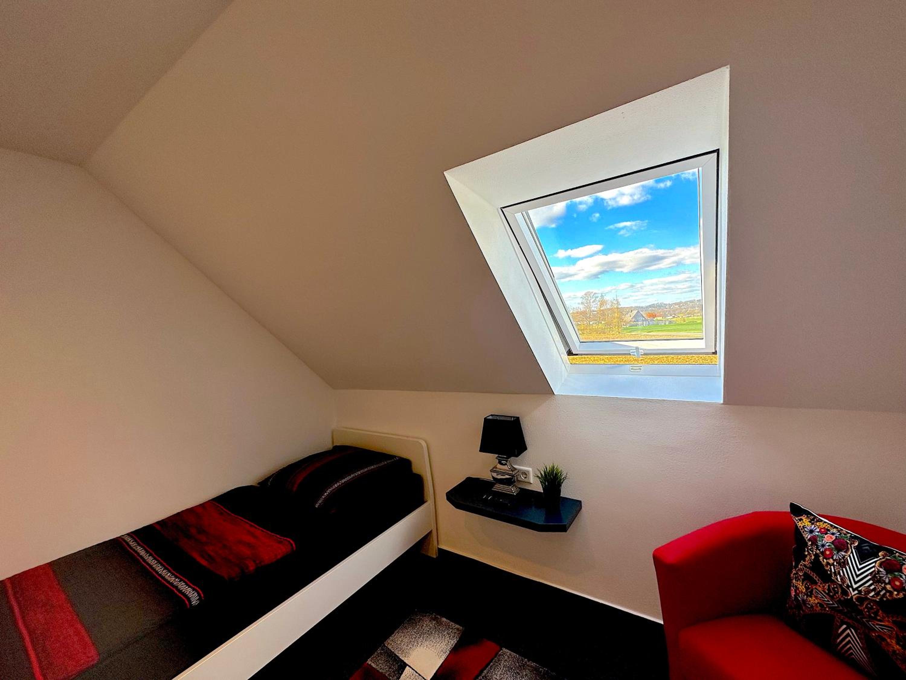 Single Room with Private Bathroom photo 2
