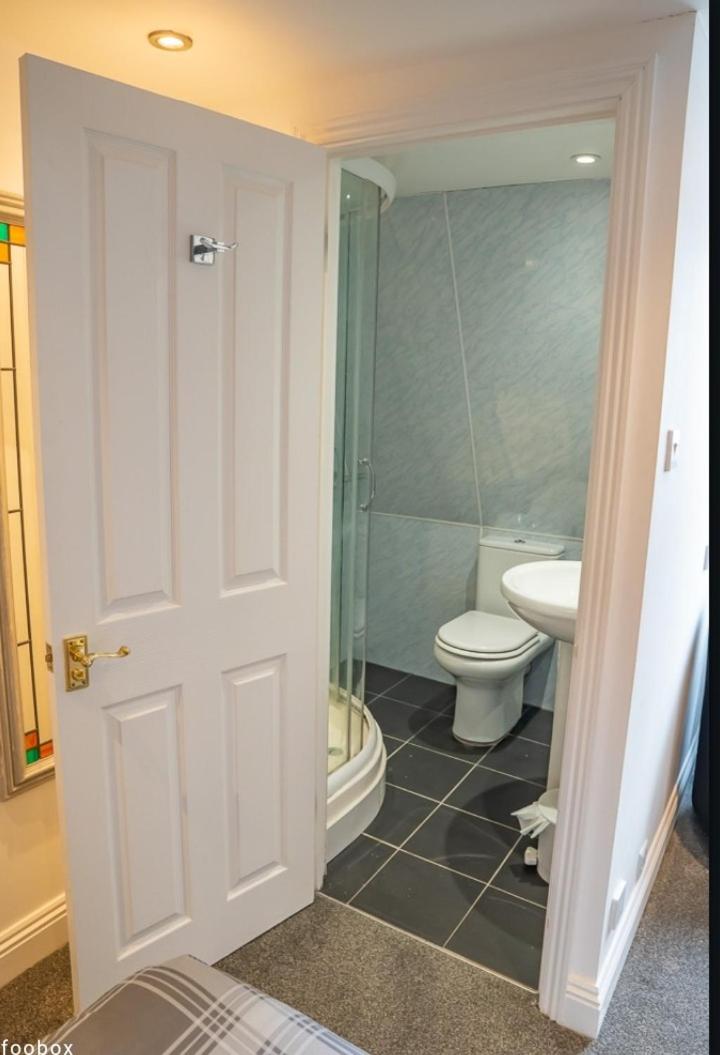 Family Room with Bathroom photo 2