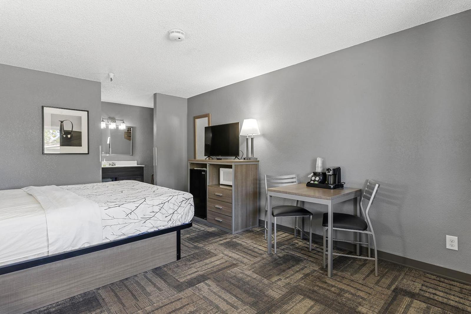 Queen Room - Disability Access - Photo 2
