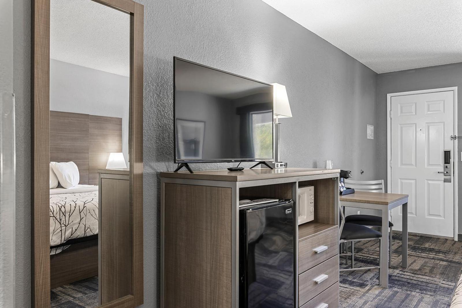 Standard King Room photo 2