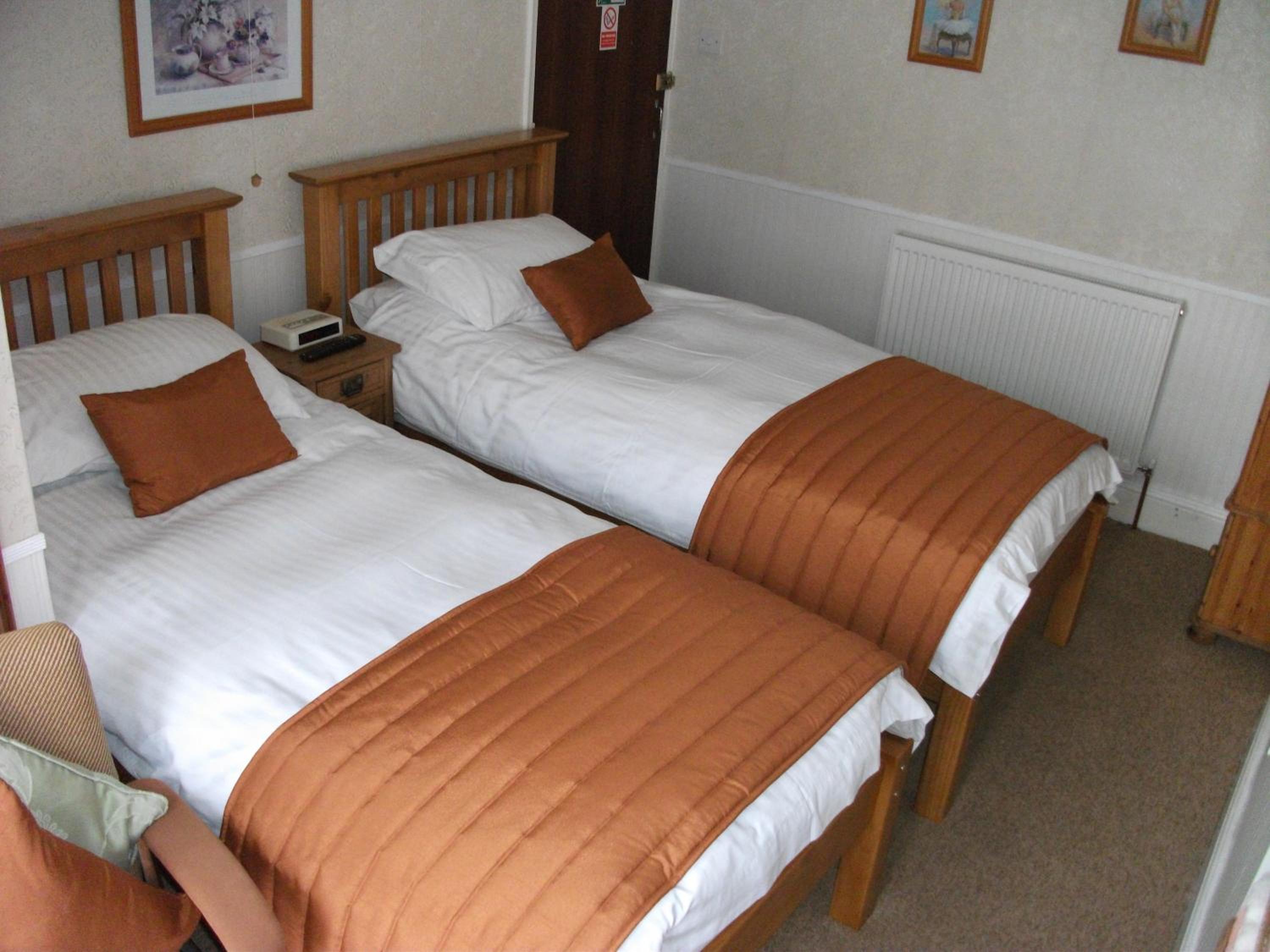 Twin Room with Shower
