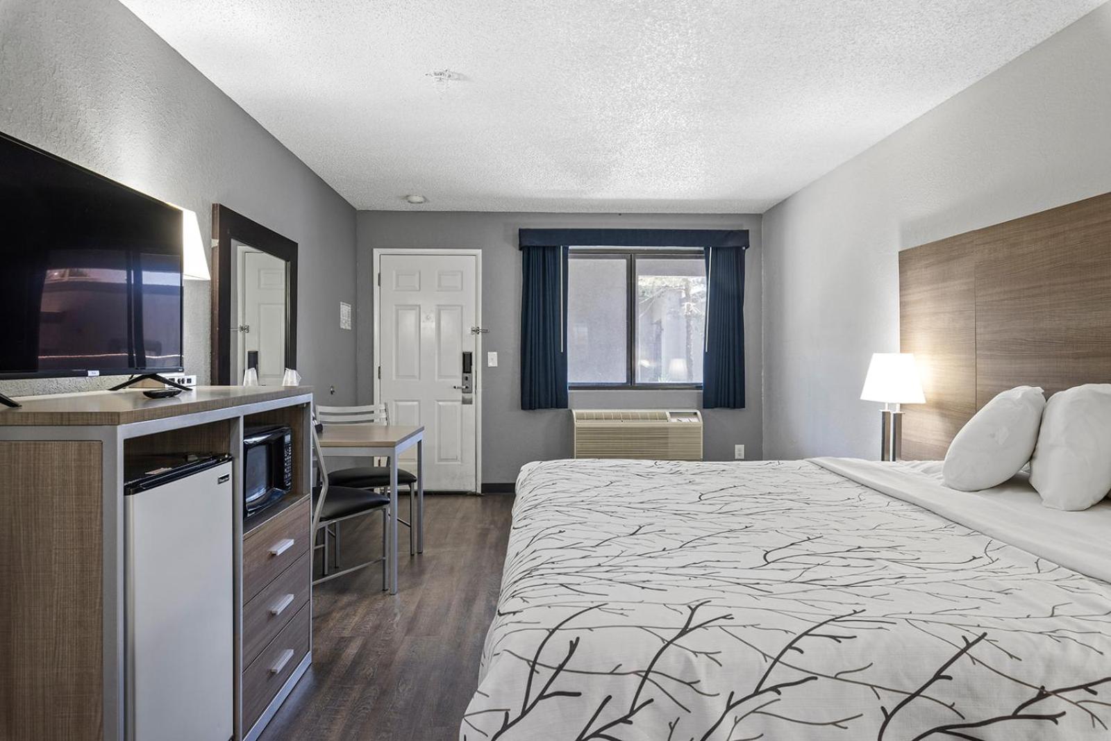 Standard King Room - Photo 3