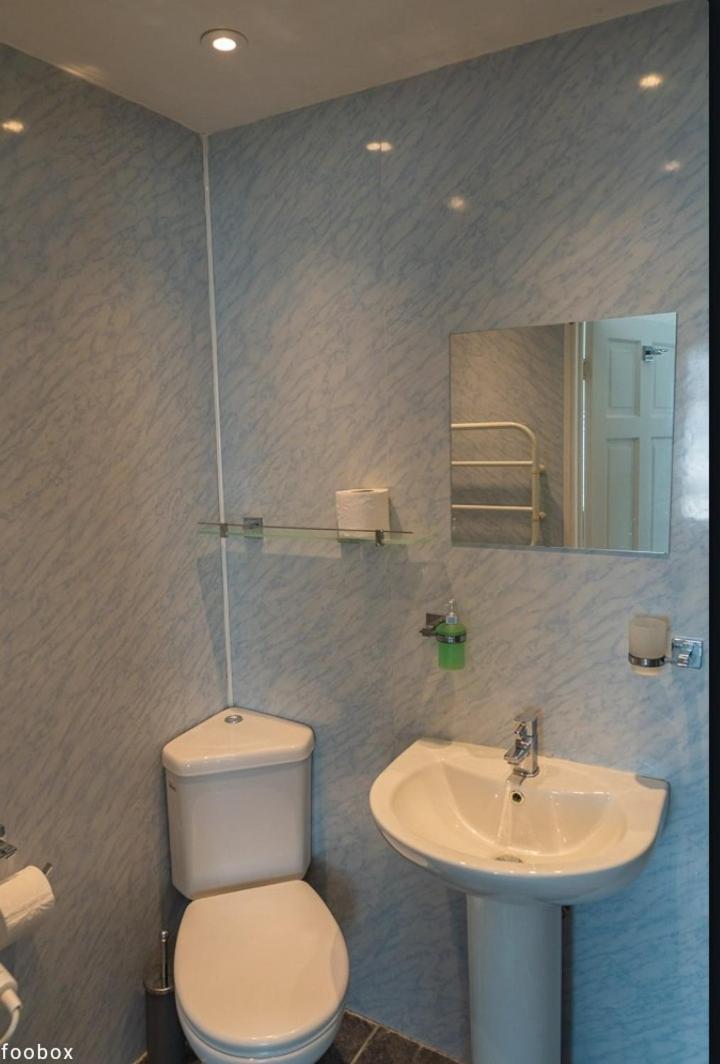 Family Room with Bathroom photo 3