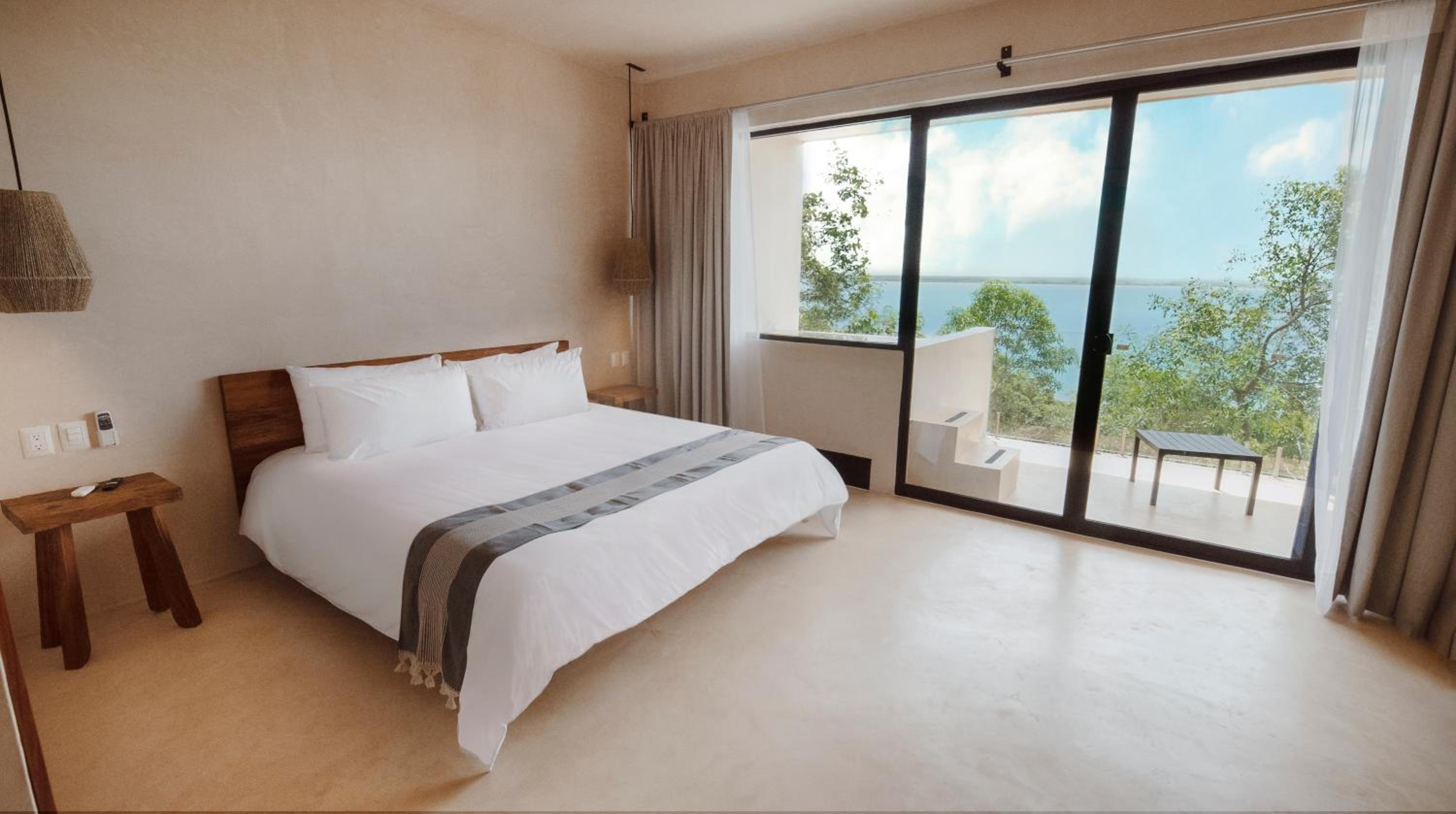 Suite with Private Pool - Photo 9