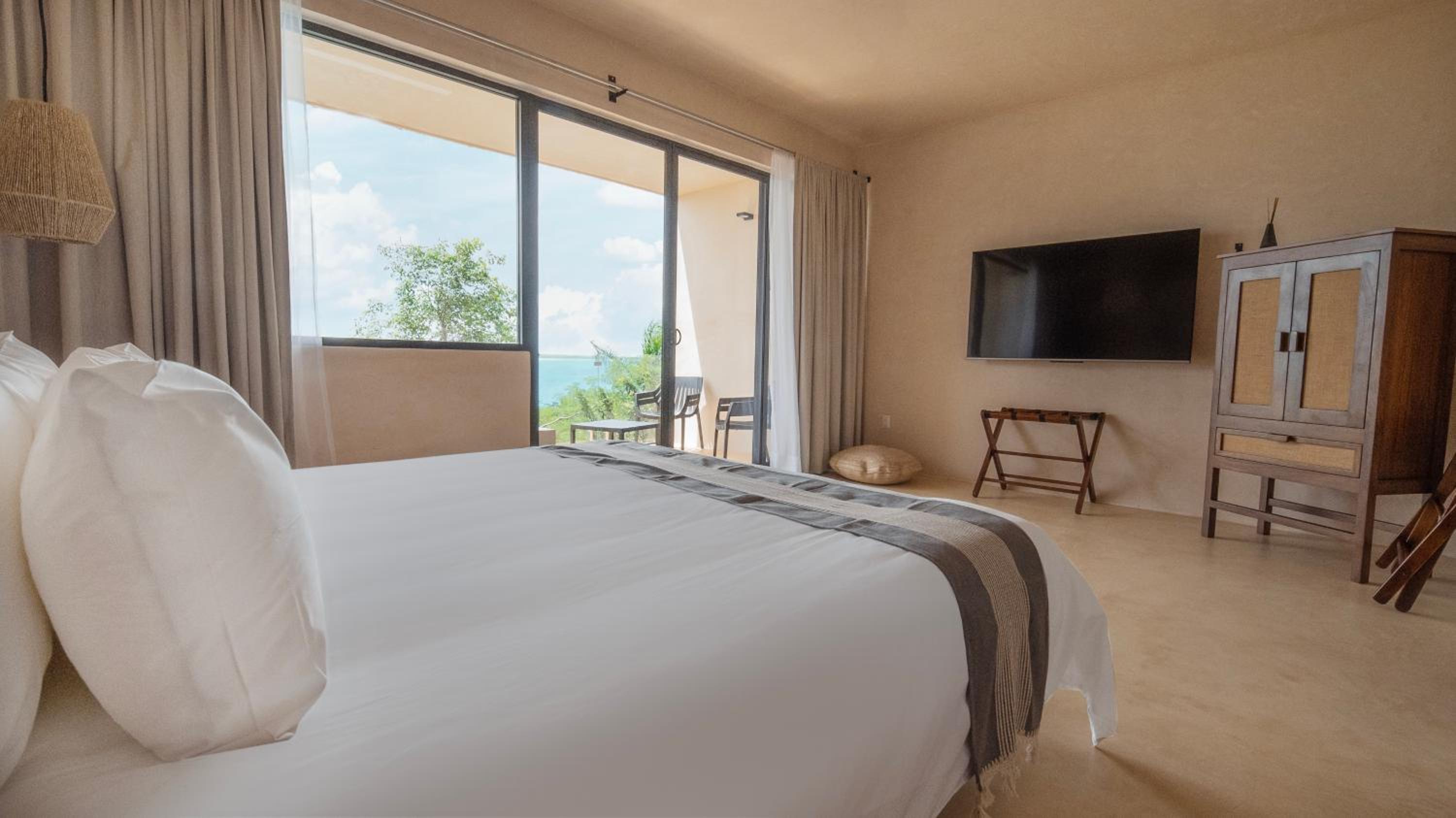 Suite with Private Pool - Photo 2