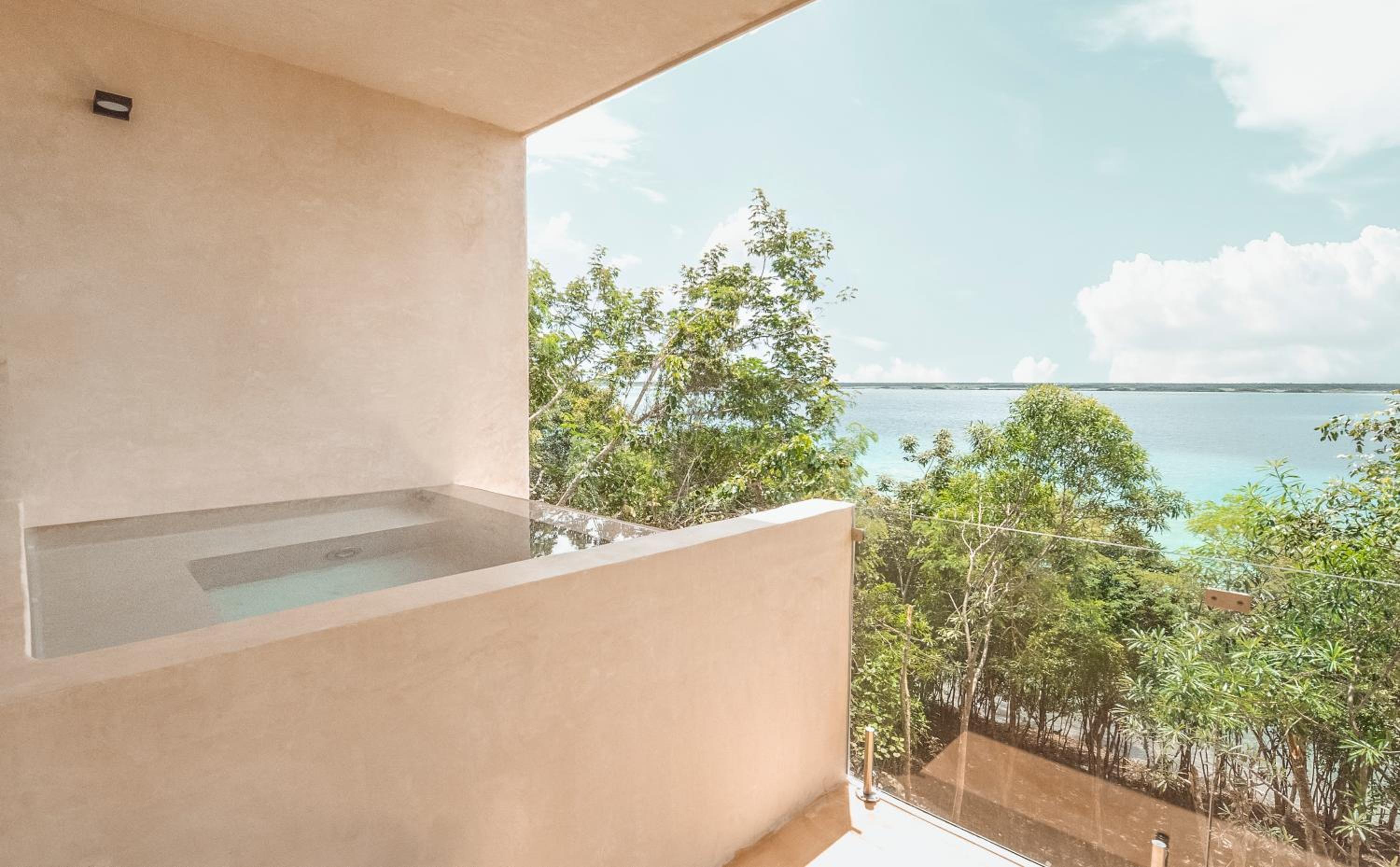 Suite with Private Pool - Photo 13