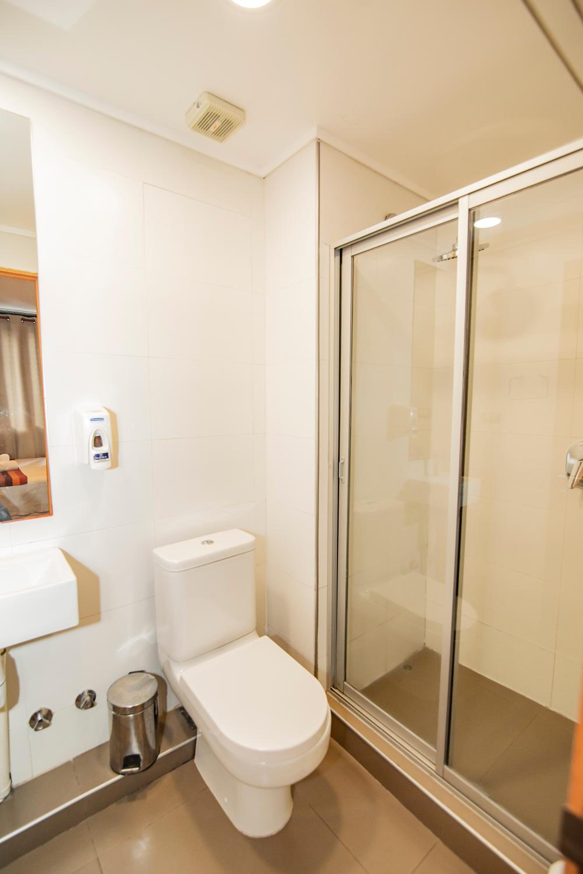 Economy Small Double Room - 1 Bed photo 3
