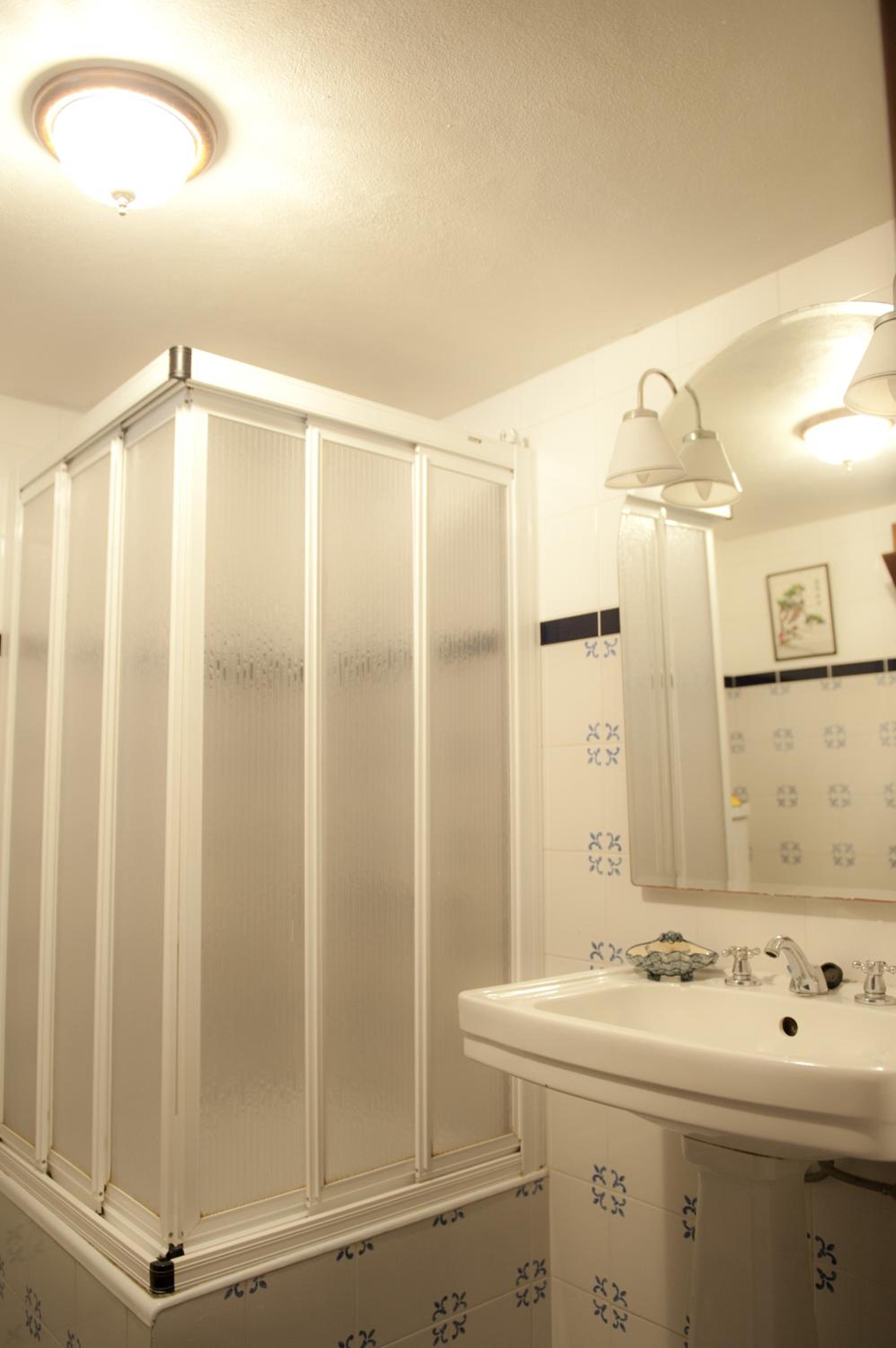 Double Room - Photo 16