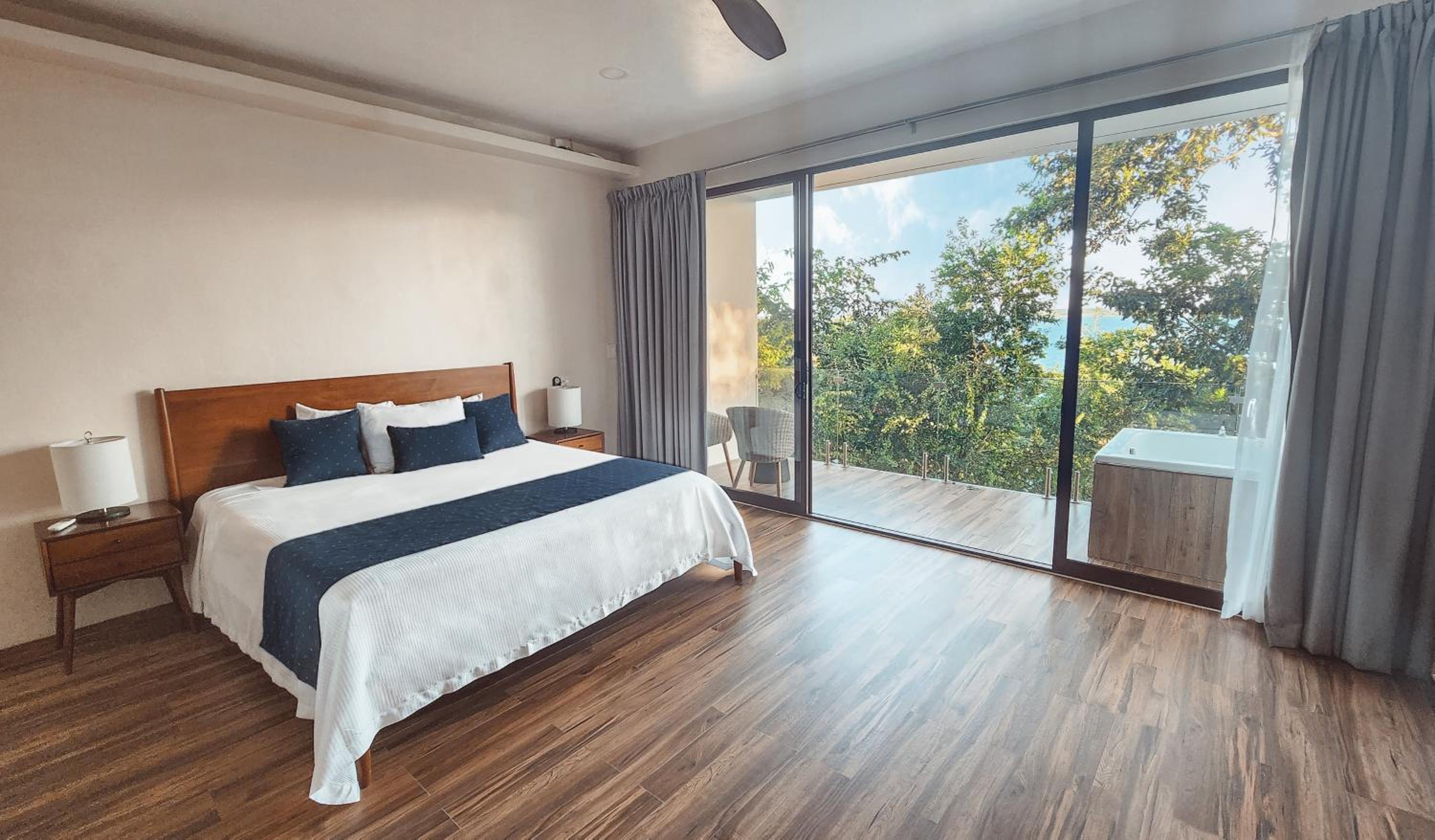 Deluxe King Suite - Adults Only photo 3
