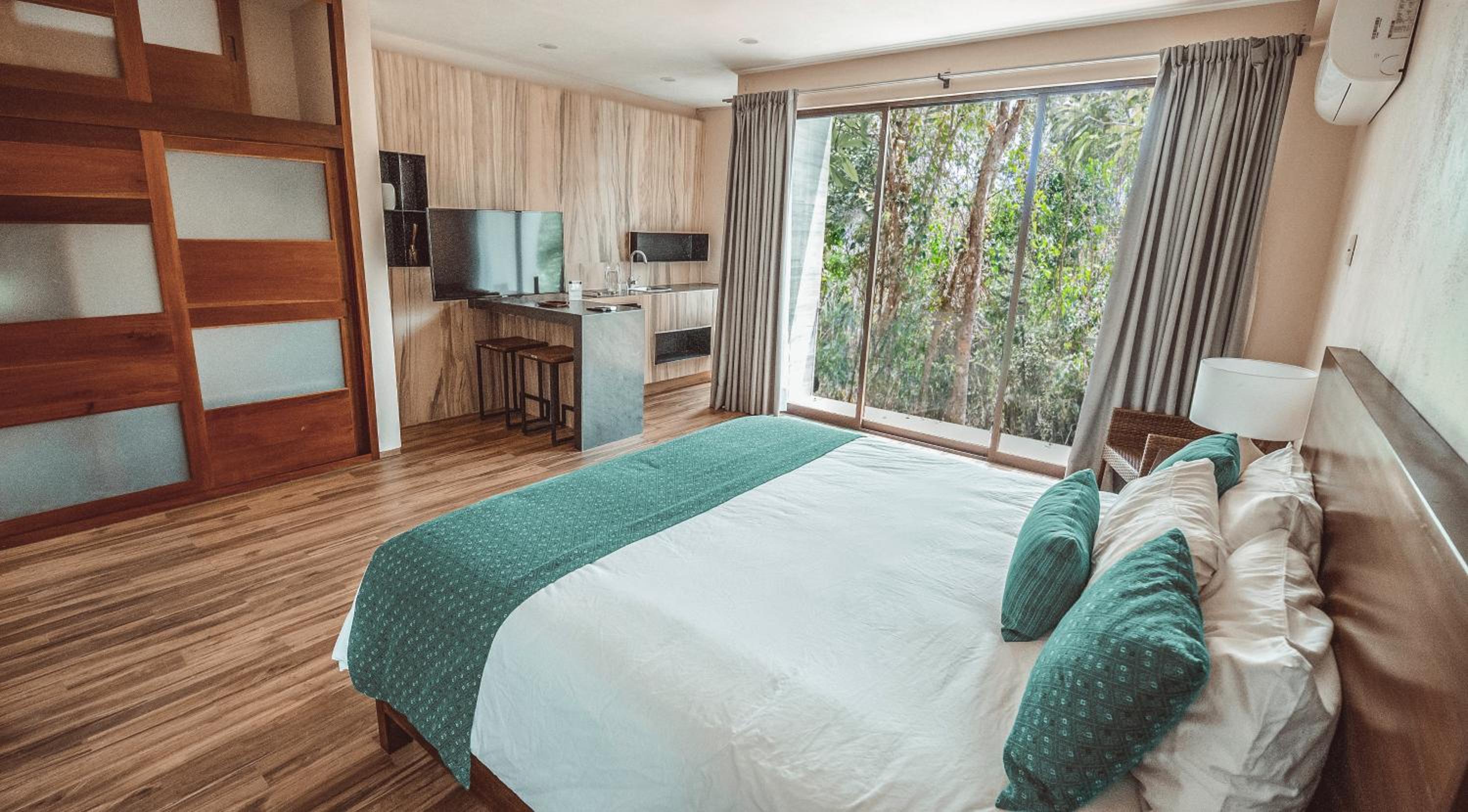 Suite with Jungle View - Photo 3