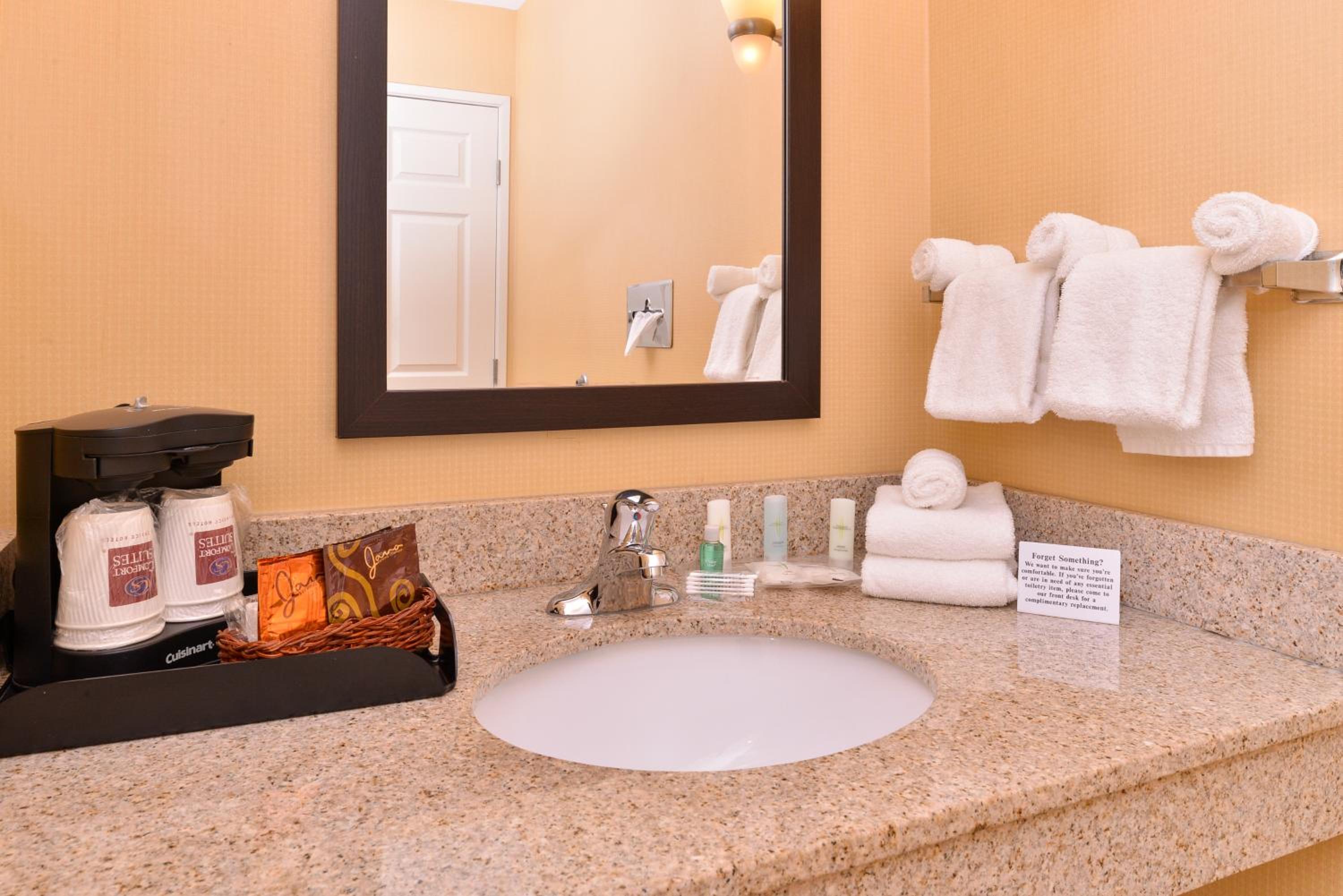 Queen Suite with Two Queen Beds - Accessible/Non-Smoking - Photo 3