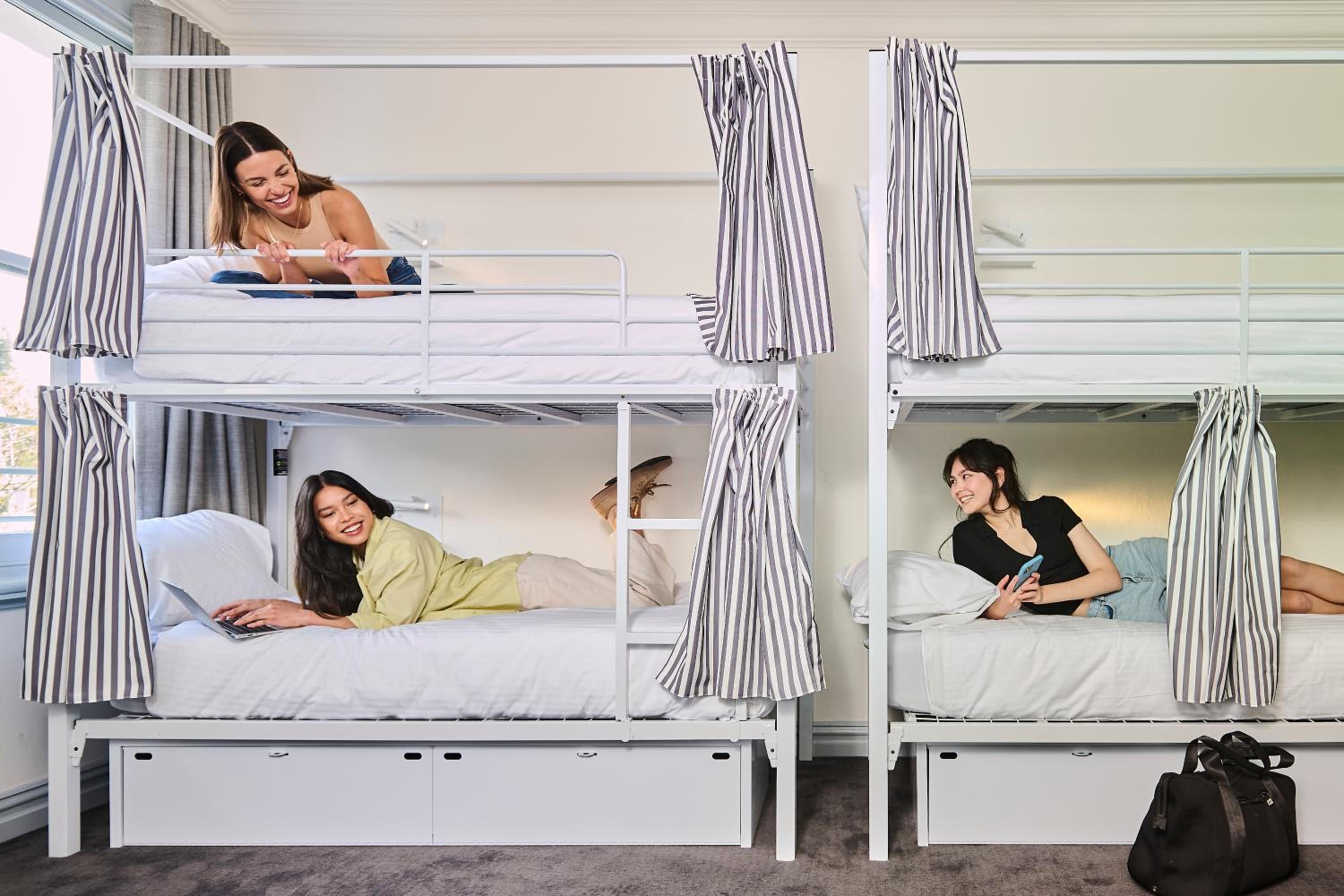 Bed in 4-Bed Mixed Dormitory Room photo 3