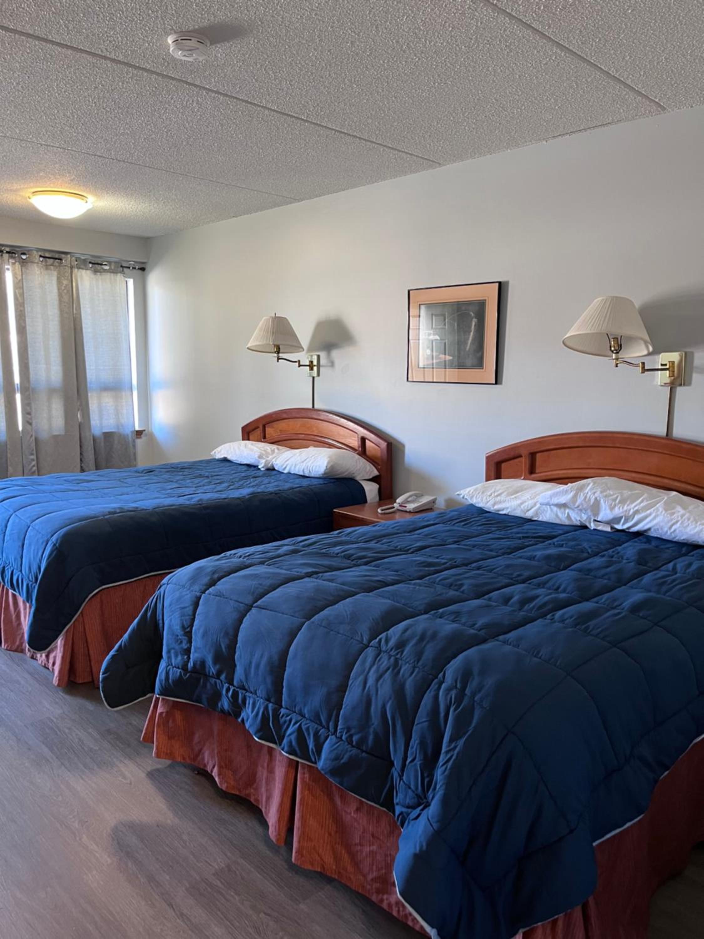 Double Room with Two Double Beds - Smoking photo 1