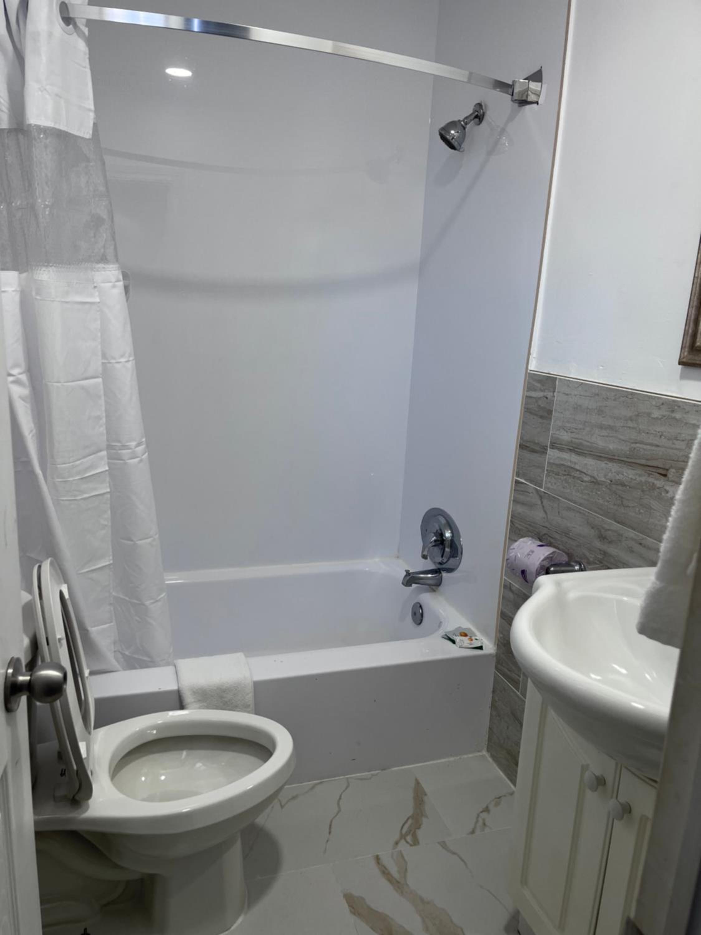 Double Room with Two Double Beds - Non-Smoking photo 2