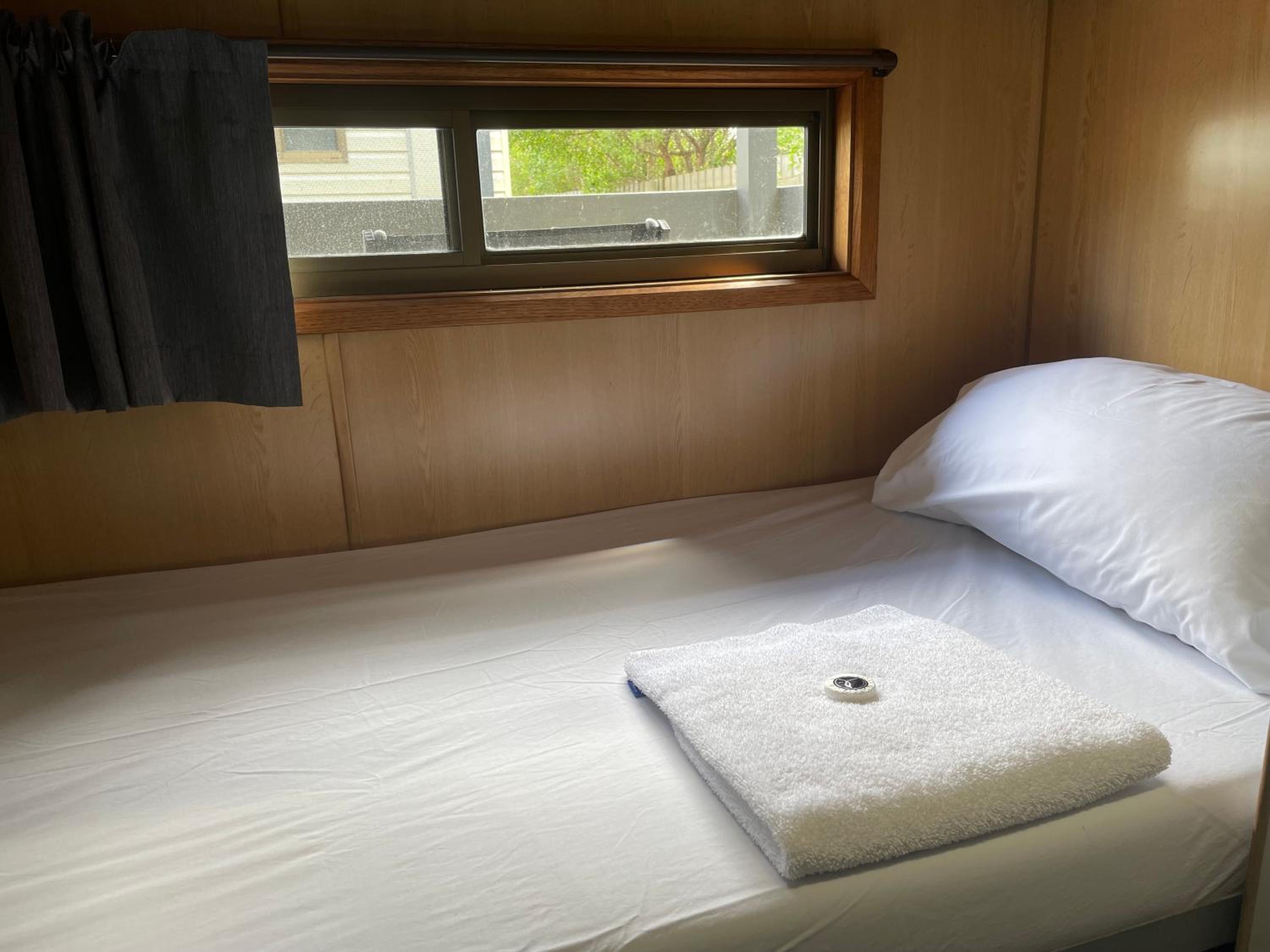 Self Contained Two Bedroom Cabin - Sleeps 6 - Photo 6