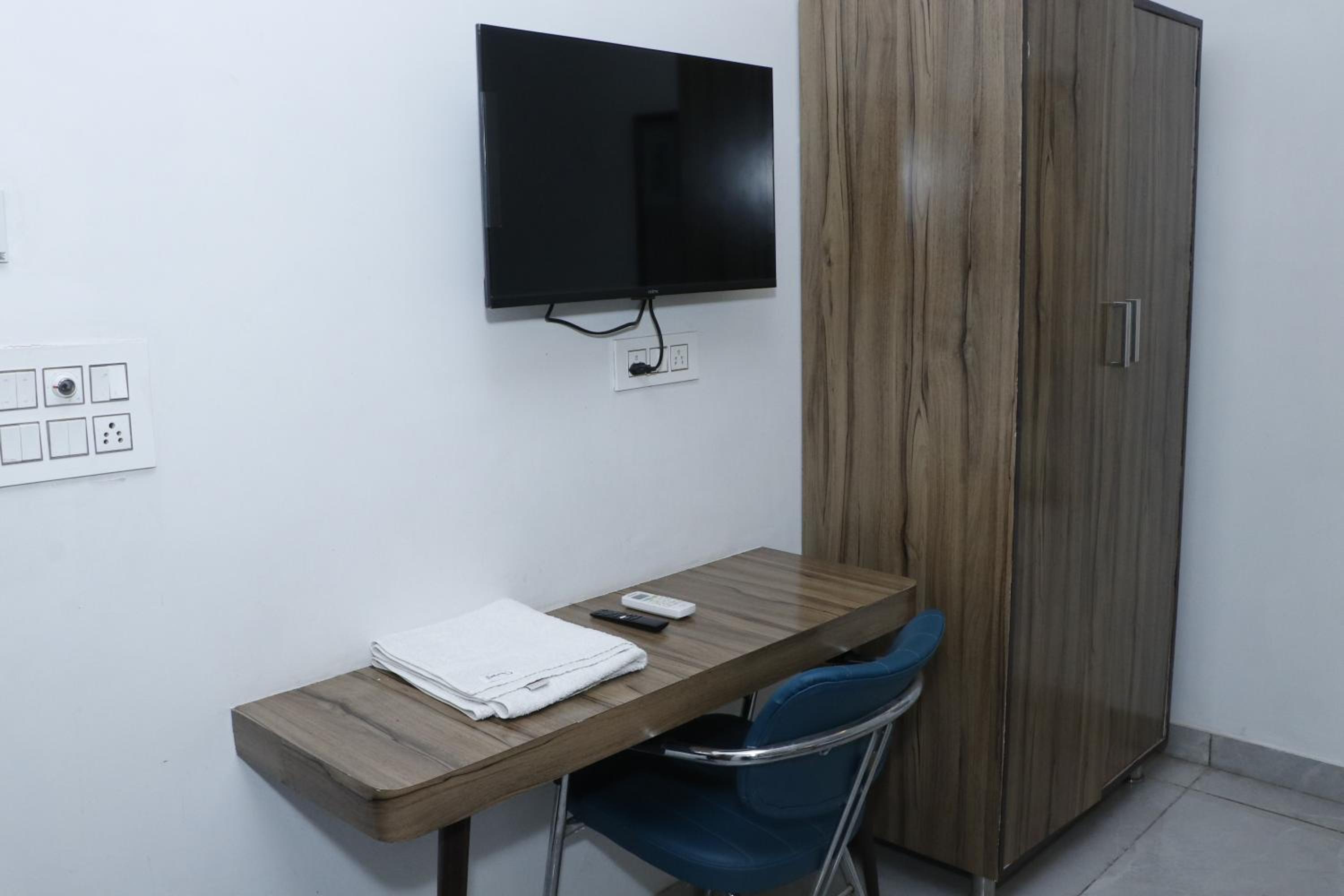 Budget Twin Room - Photo 5