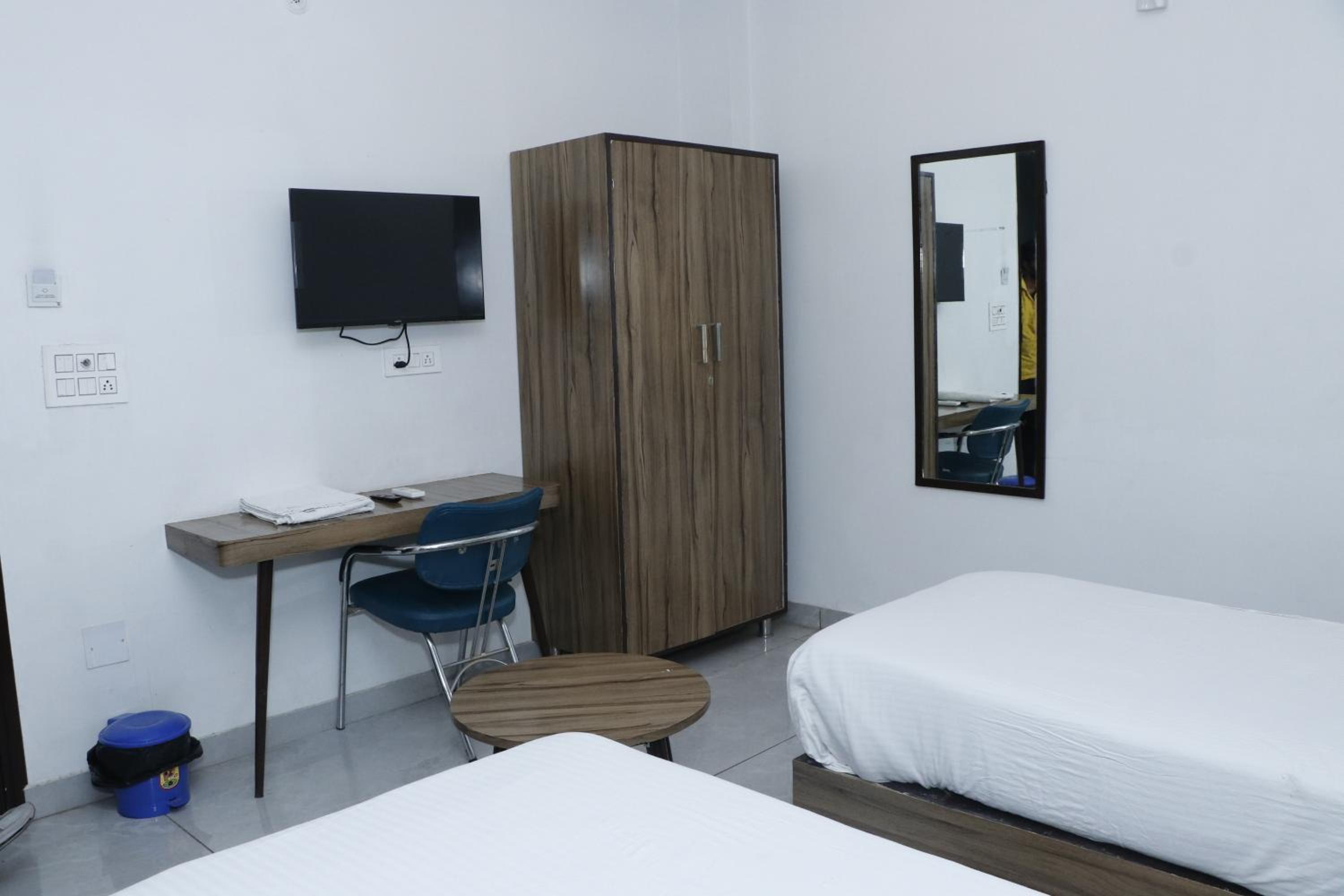 Budget Twin Room - Photo 6