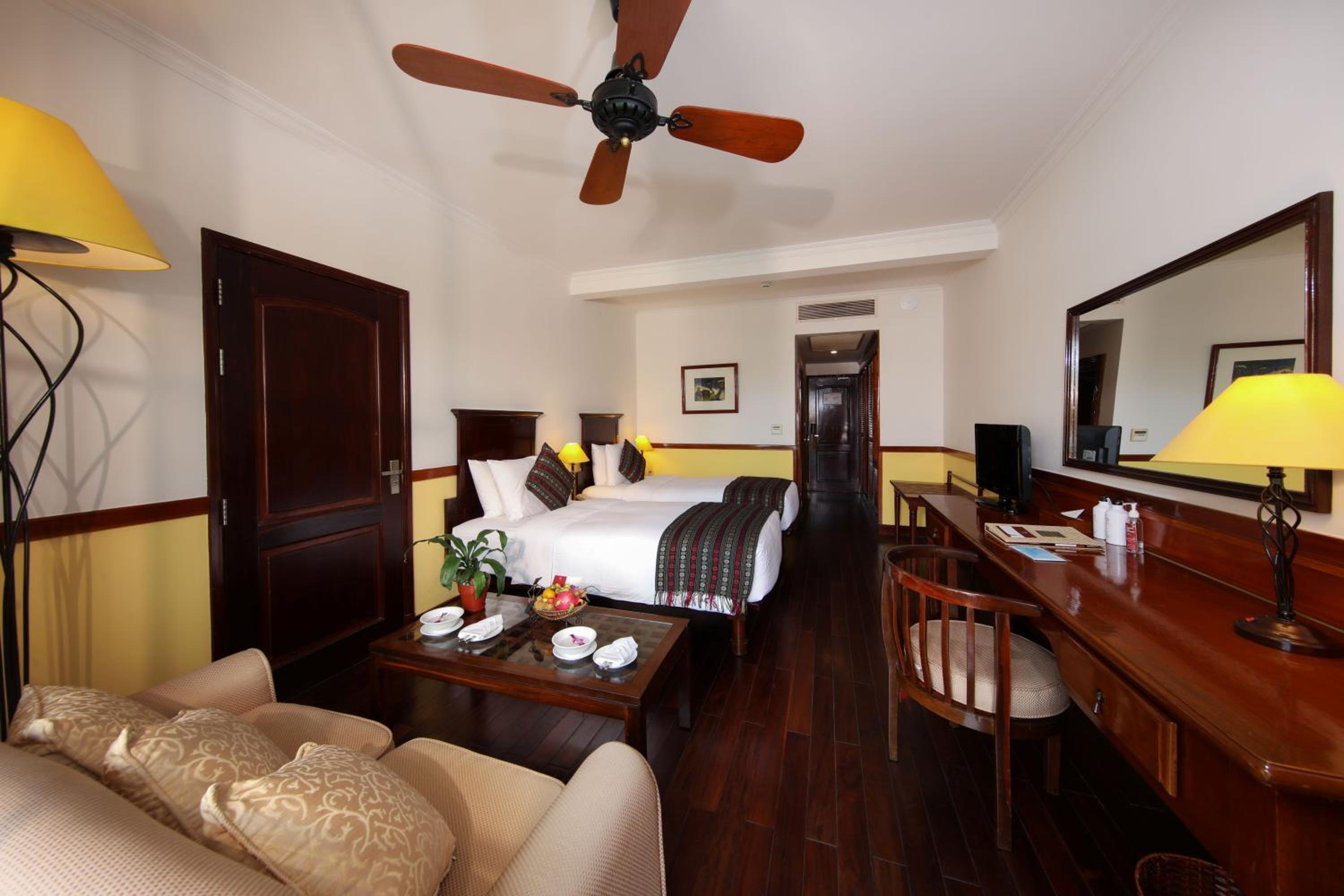 Deluxe Twin Room with Balcony and Pool View photo 3