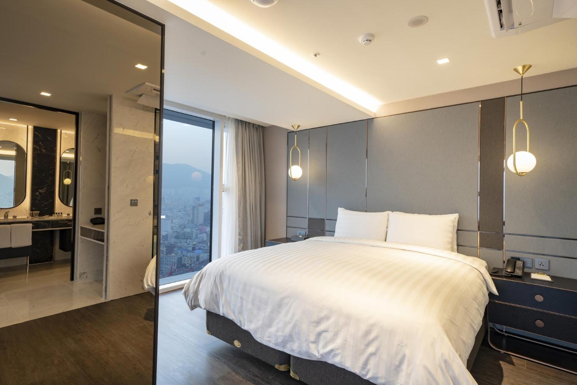 Suite - Photo 2