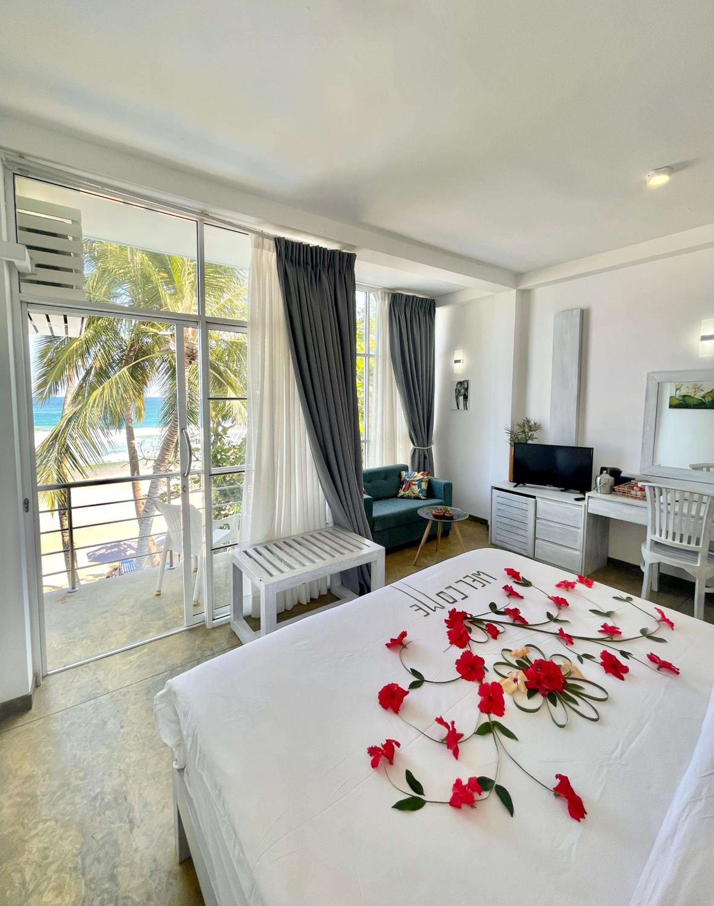 Deluxe Double Room With Balcony And Sea View - Photo 46