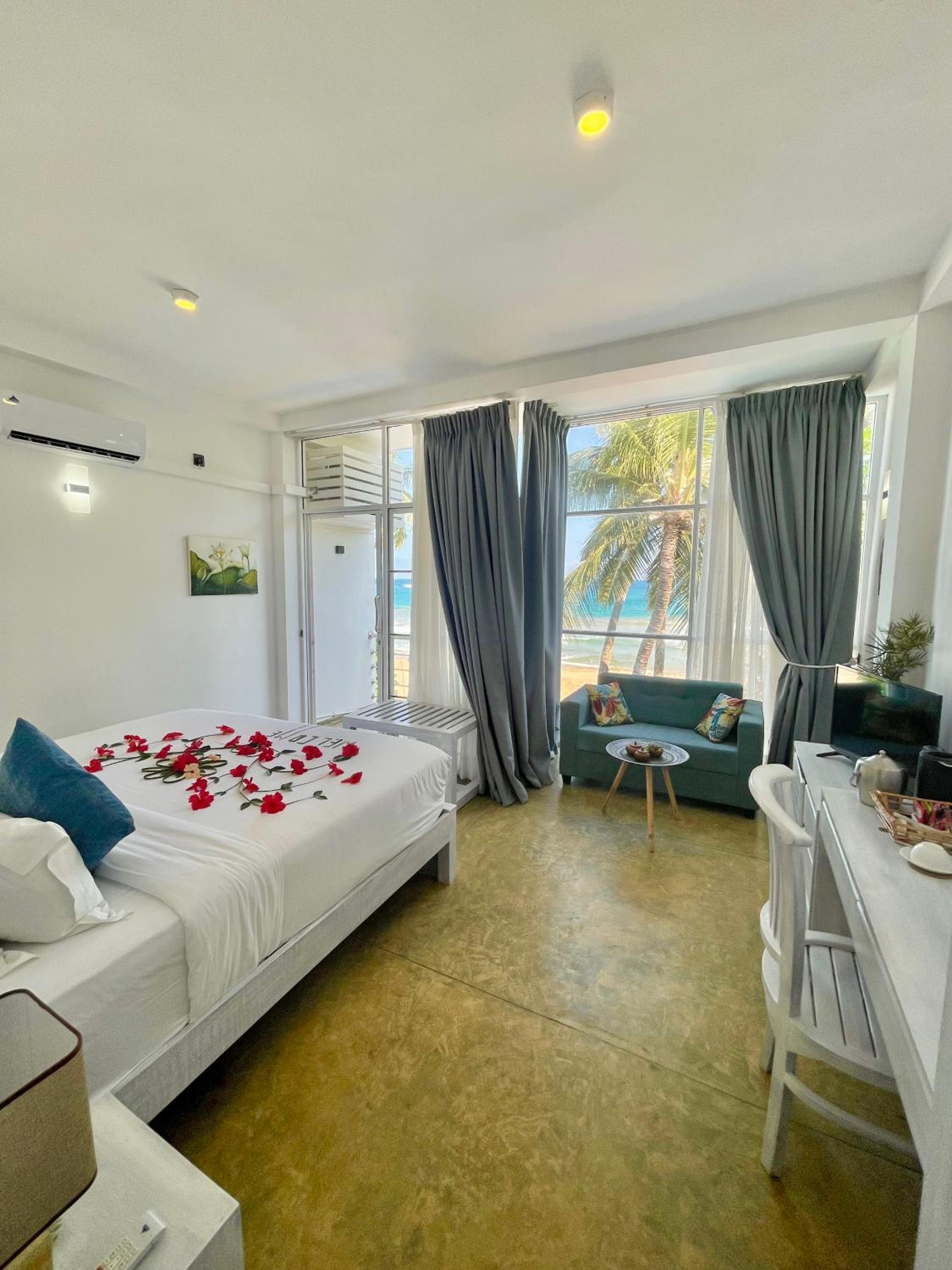 Deluxe Double Room With Balcony And Sea View - Photo 47