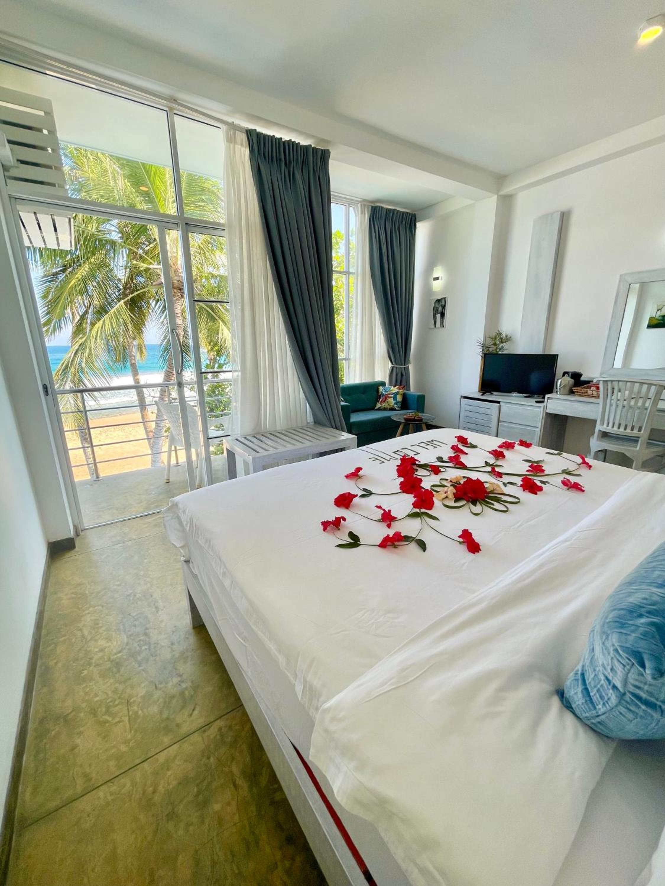 Deluxe Double Room With Balcony And Sea View - Photo 44