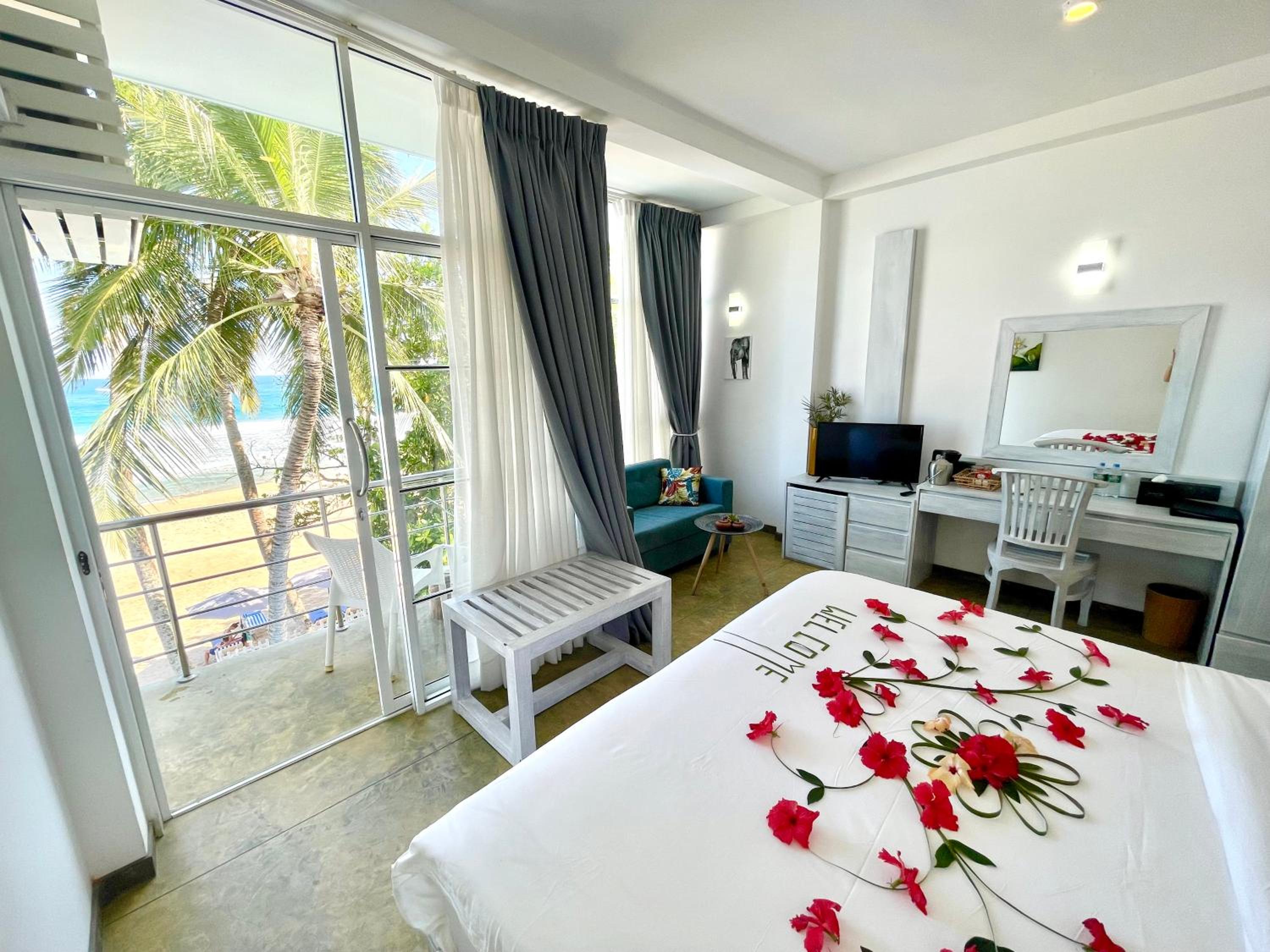 Deluxe Double Room With Balcony And Sea View - Photo 43