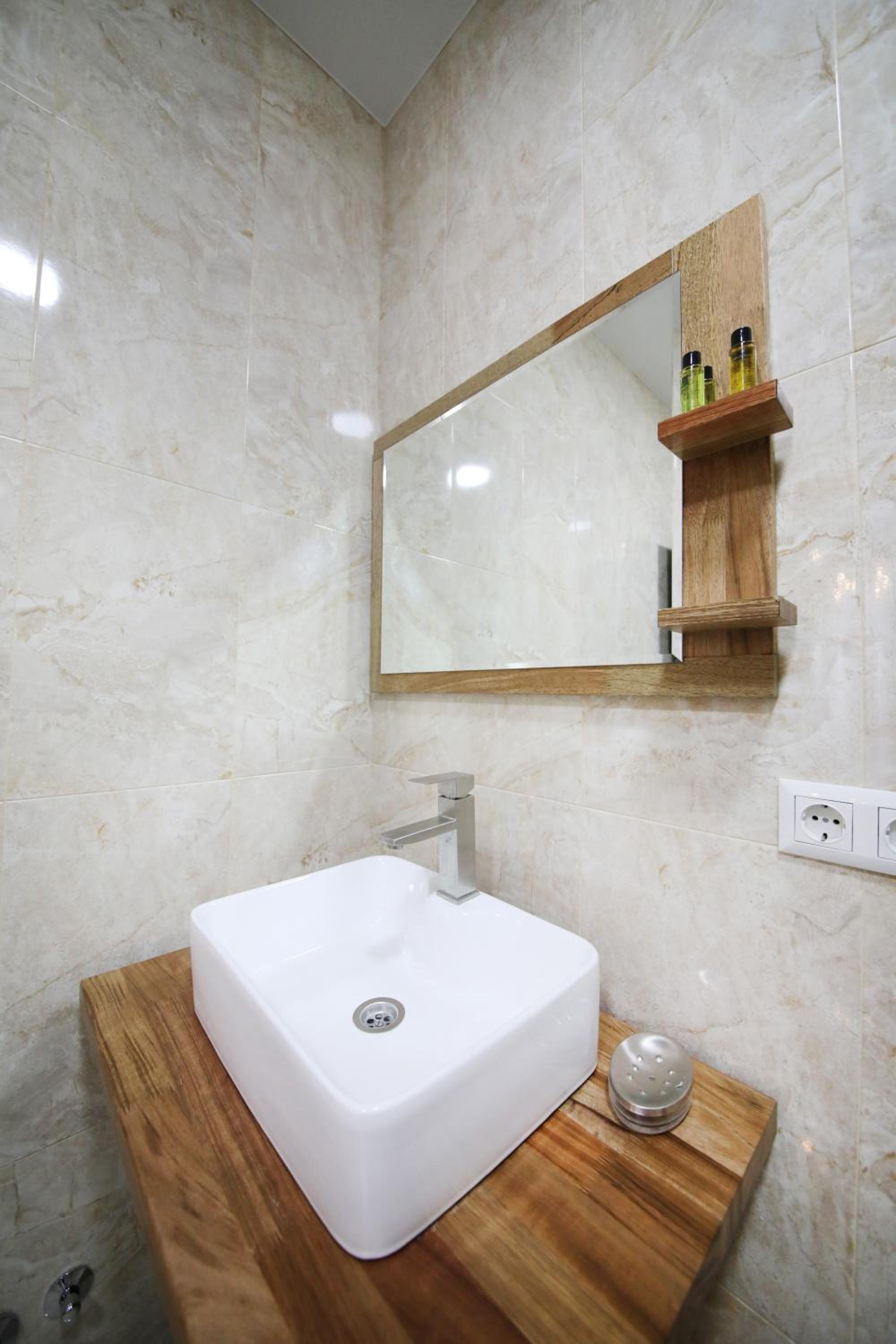 Triple Room with Balcony - Photo 5
