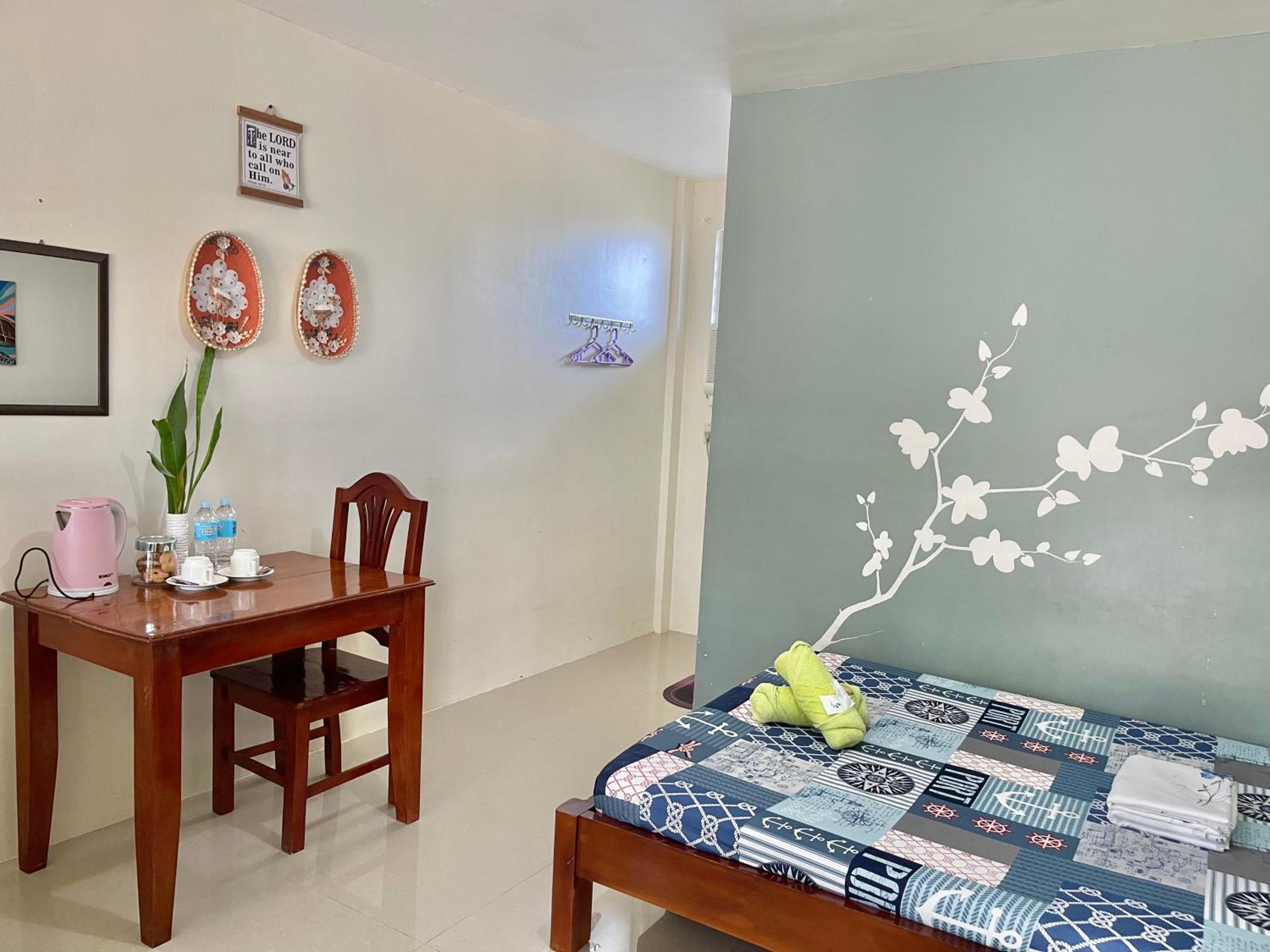 Double Room with Private Bathroom - Photo 12