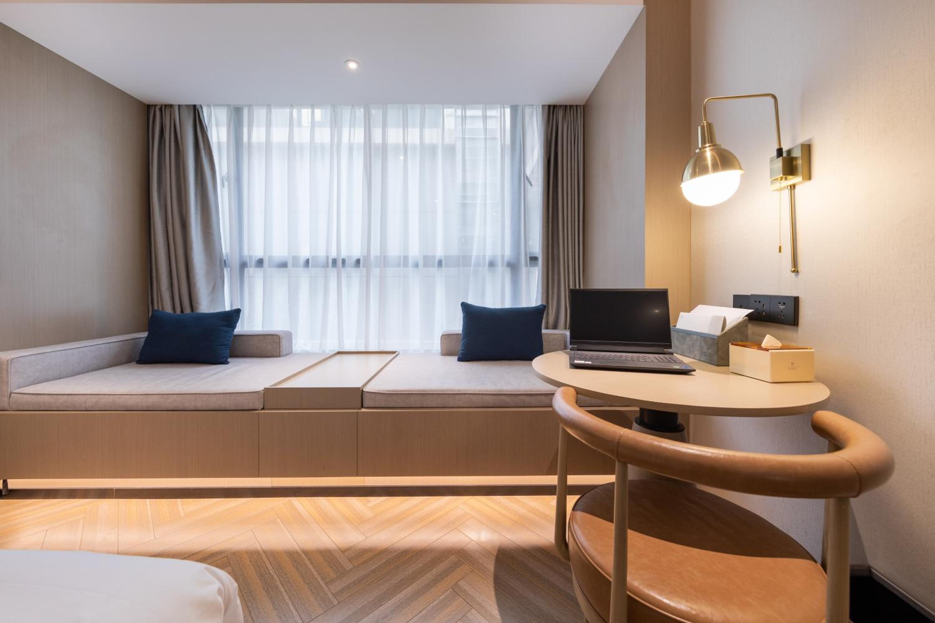 Lizzy Elegant Twin Room