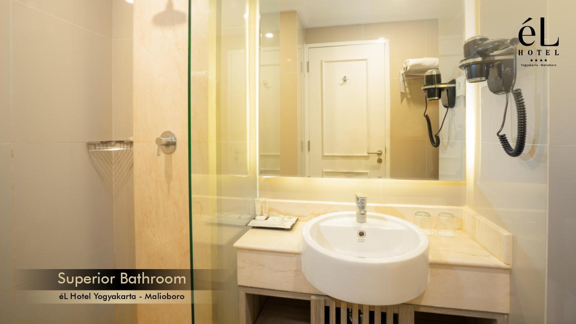 Superior King Room - Photo 3