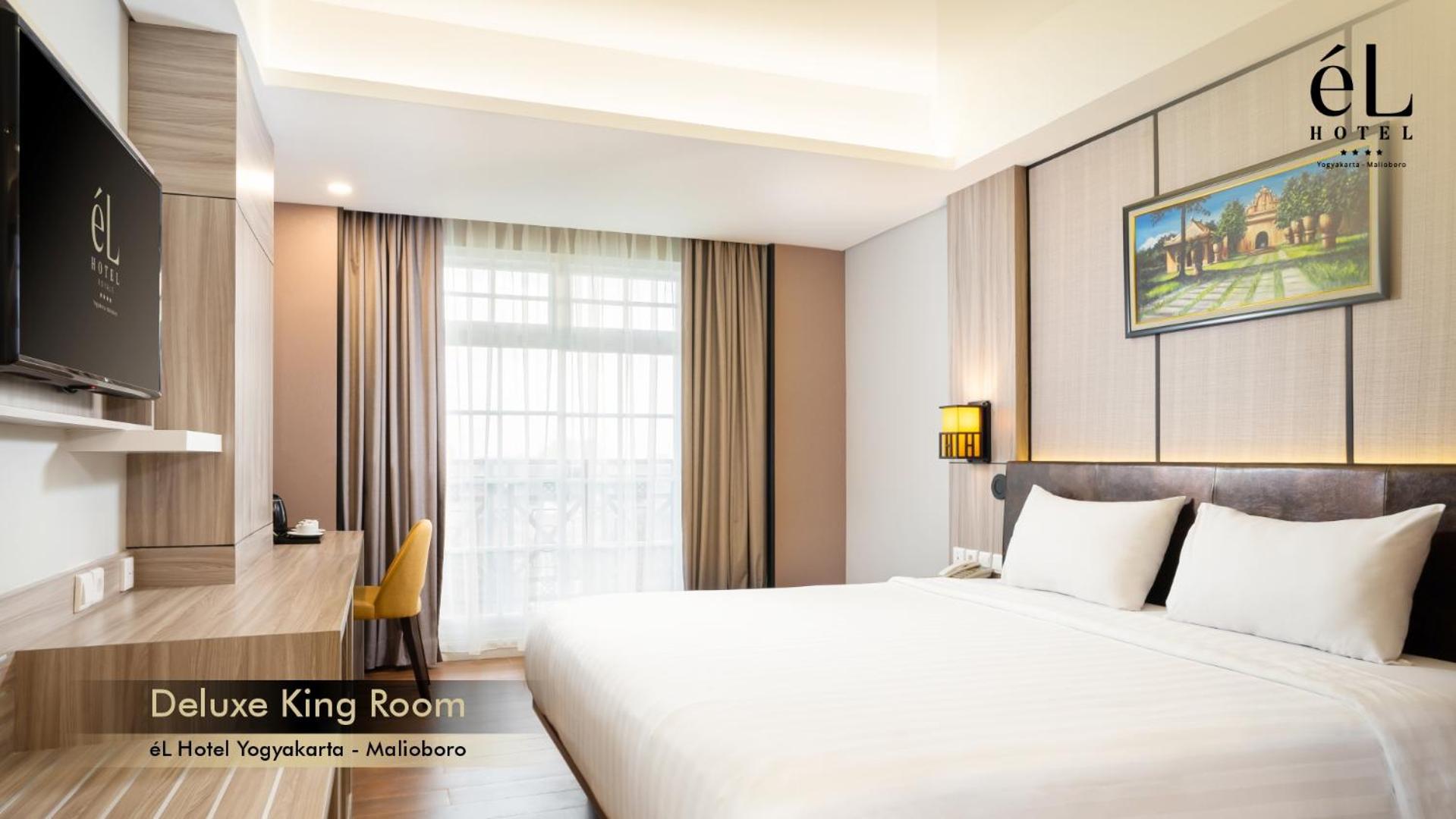 Deluxe King Room - Photo 1