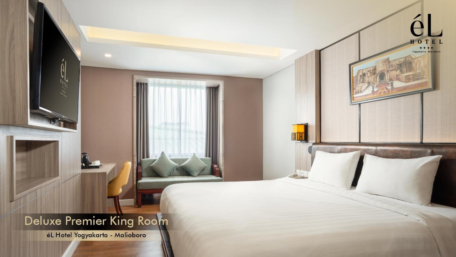 Deluxe Premiere King Room - Photo 1