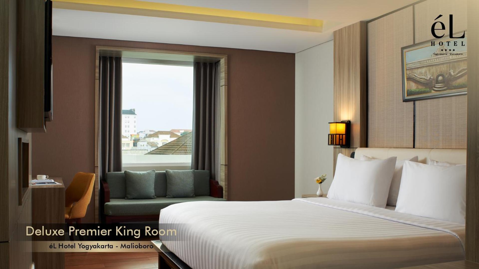 Deluxe Premiere King Room - Photo 2
