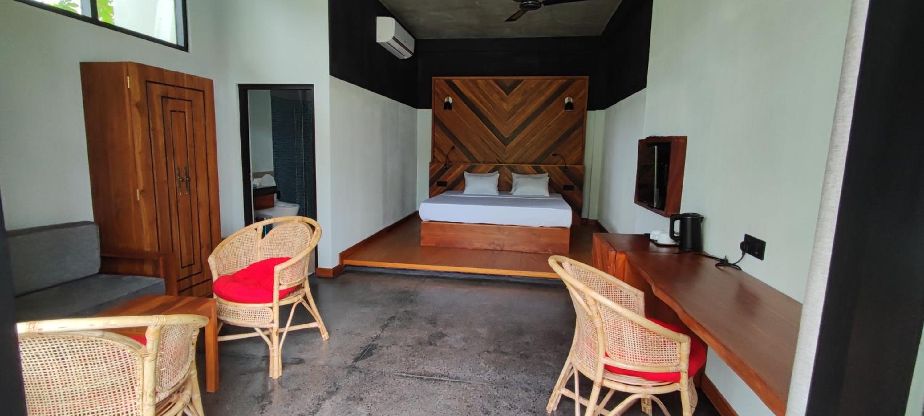 King Room with Pool View - Photo 1