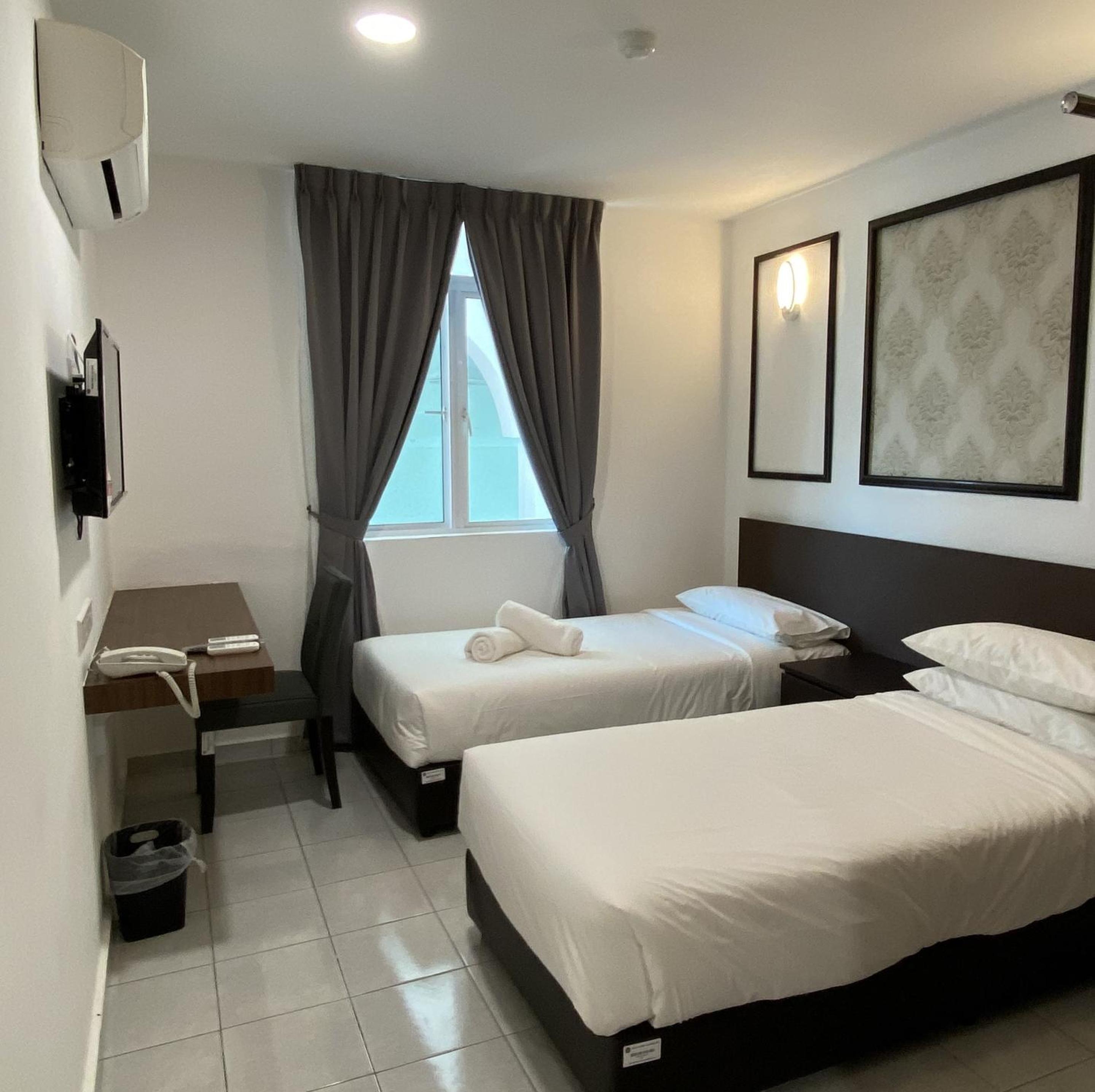 Deluxe Twin Room - Photo 2
