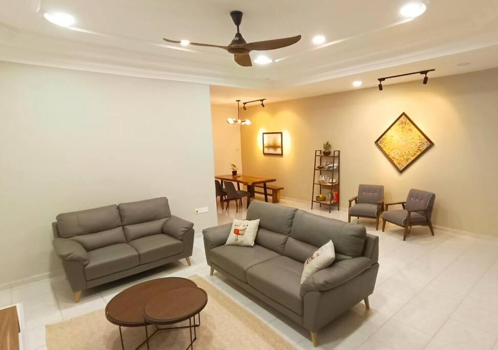 Three-Bedroom House photo 1