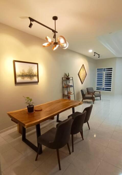 Three-Bedroom House photo 2