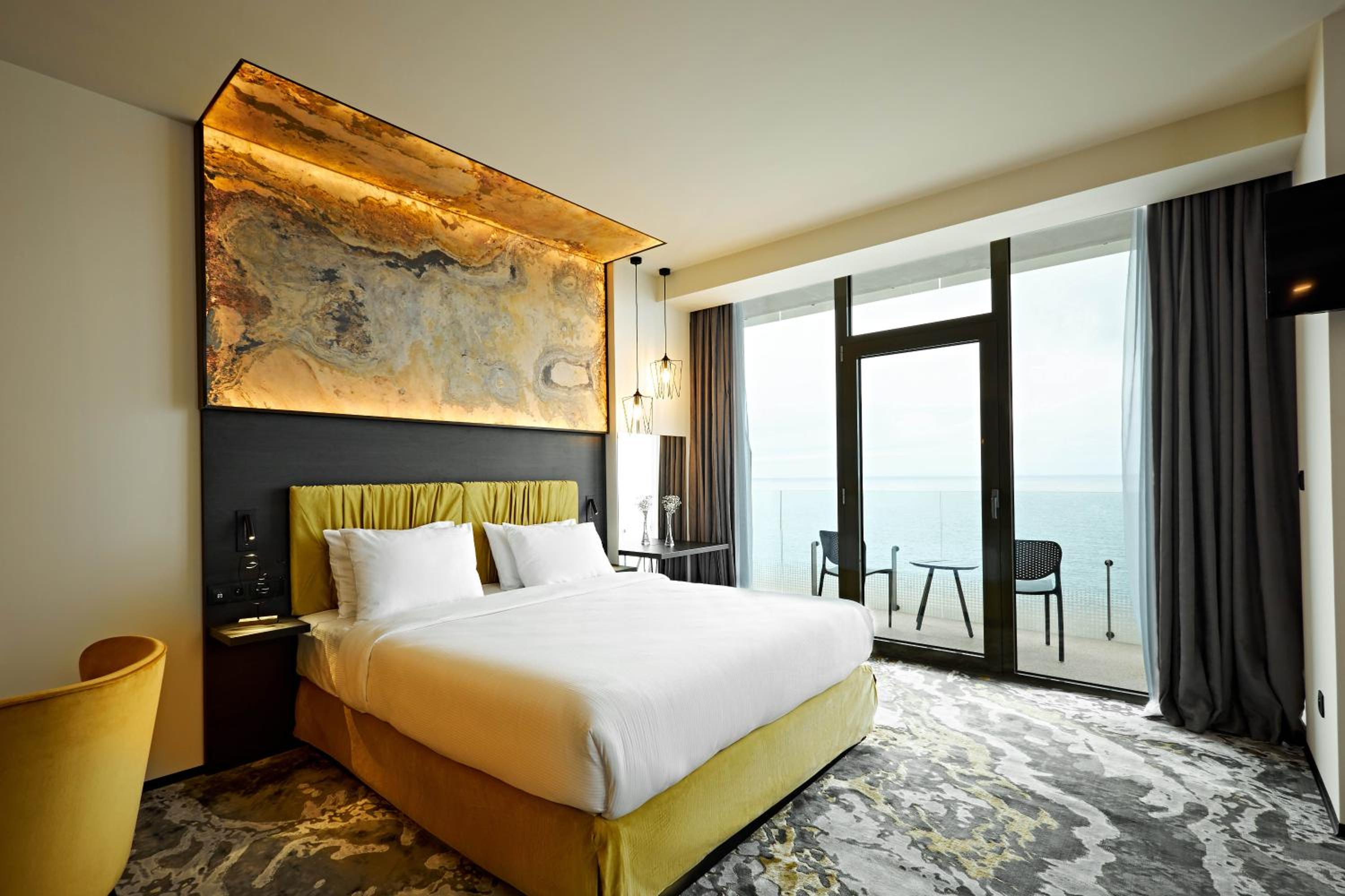 Family Suite with Kitchenette & Sea View photo 2