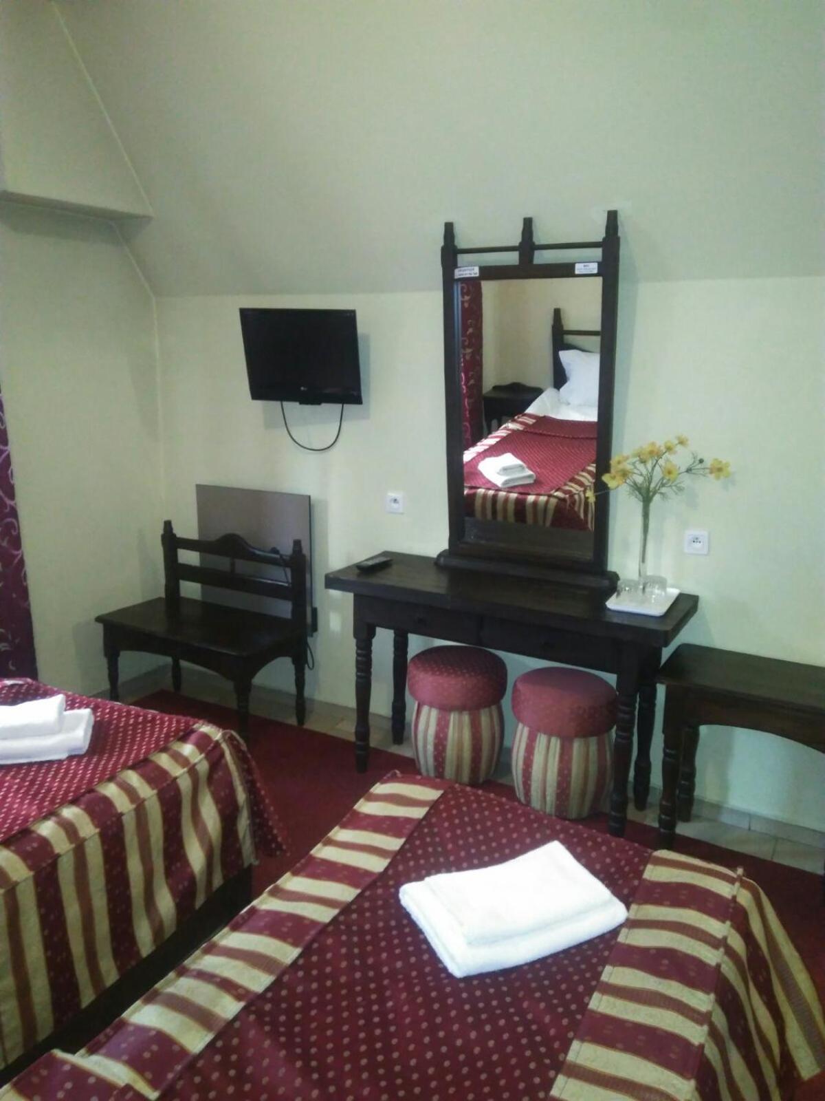 Budget Double Room photo 3