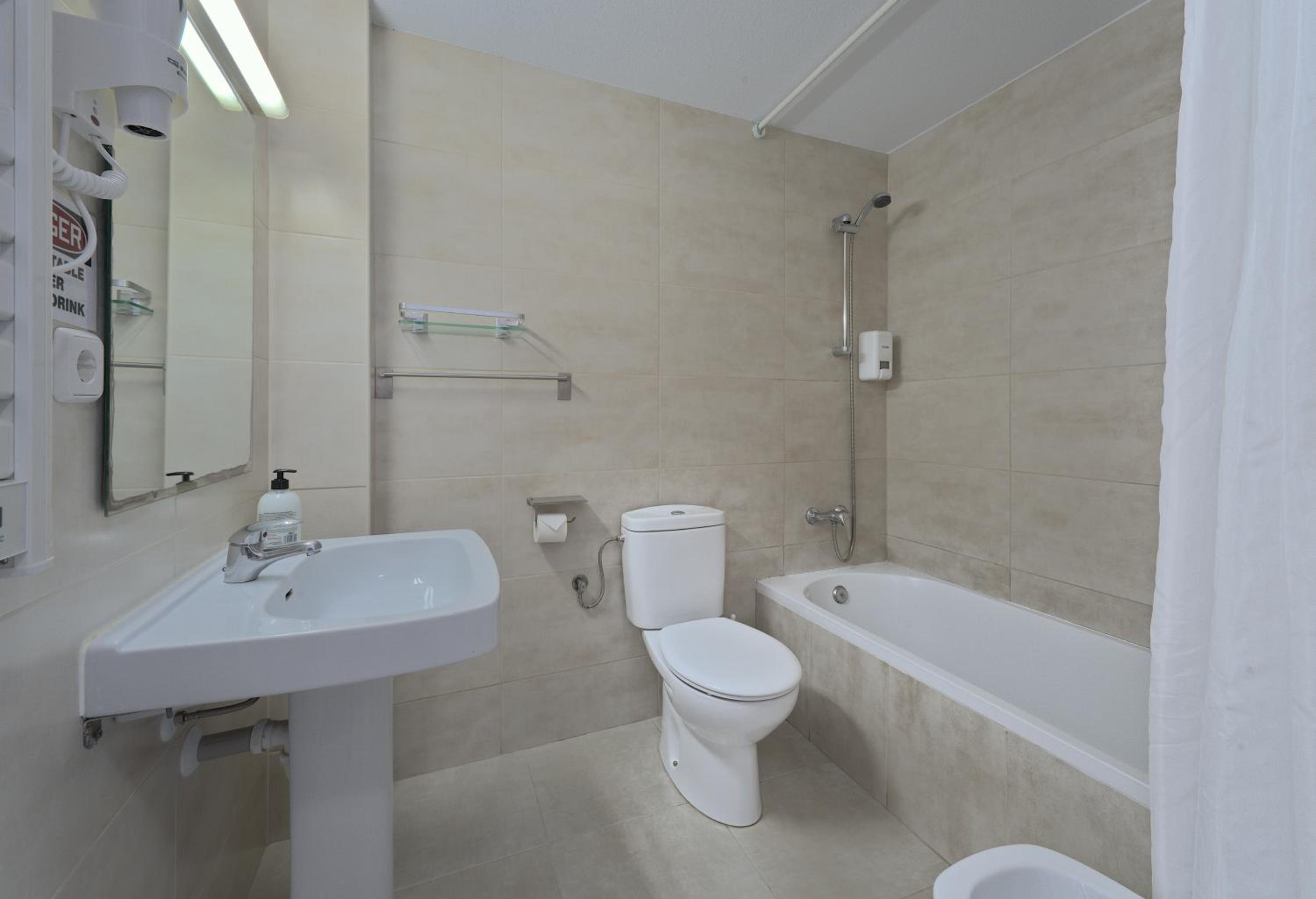 One-Bedroom Apartment photo 2