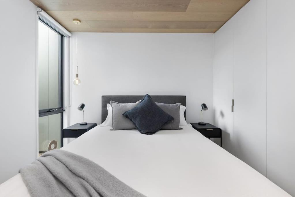 Two-Bedroom House photo 3
