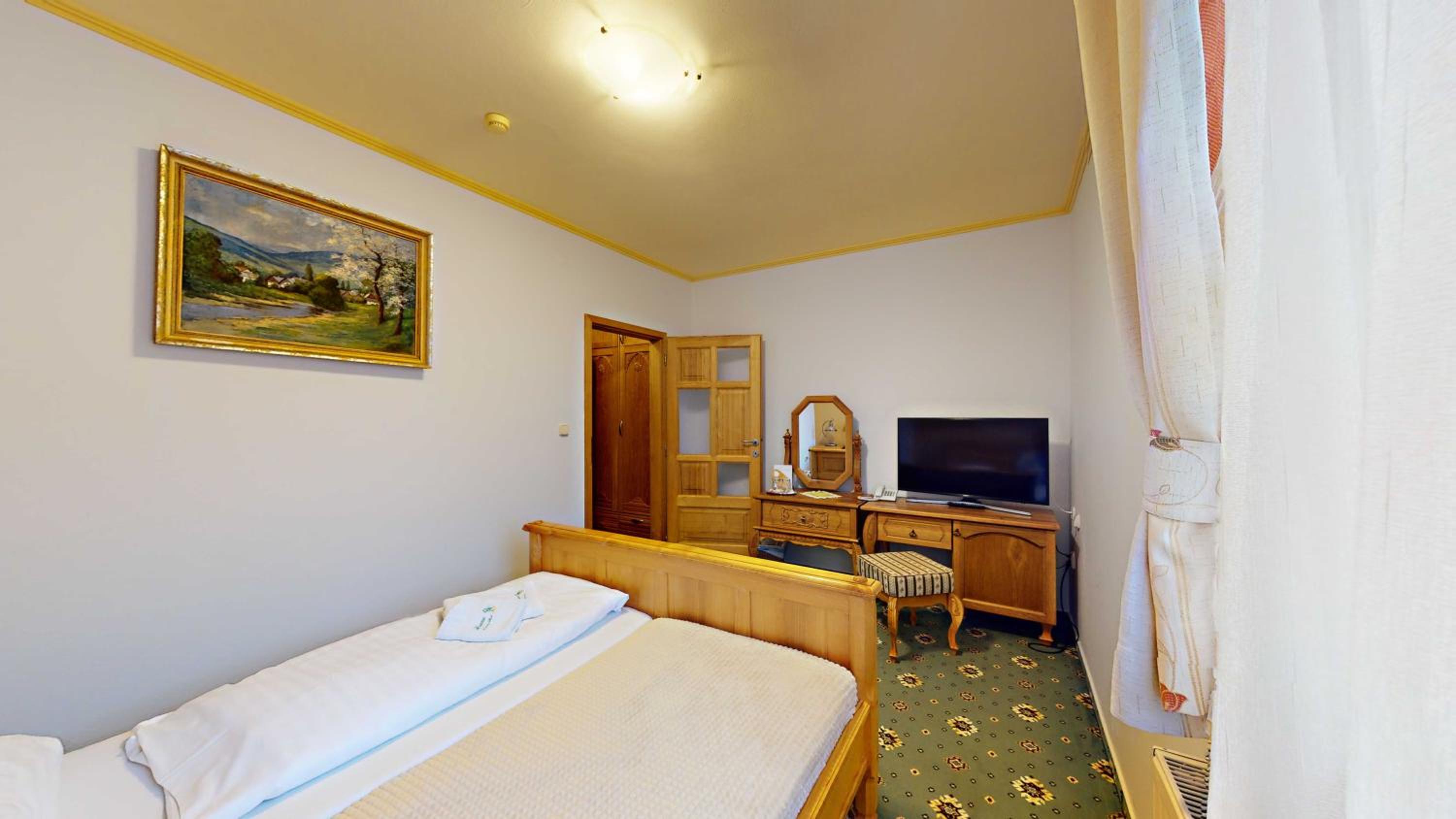 Double Room - Photo 10