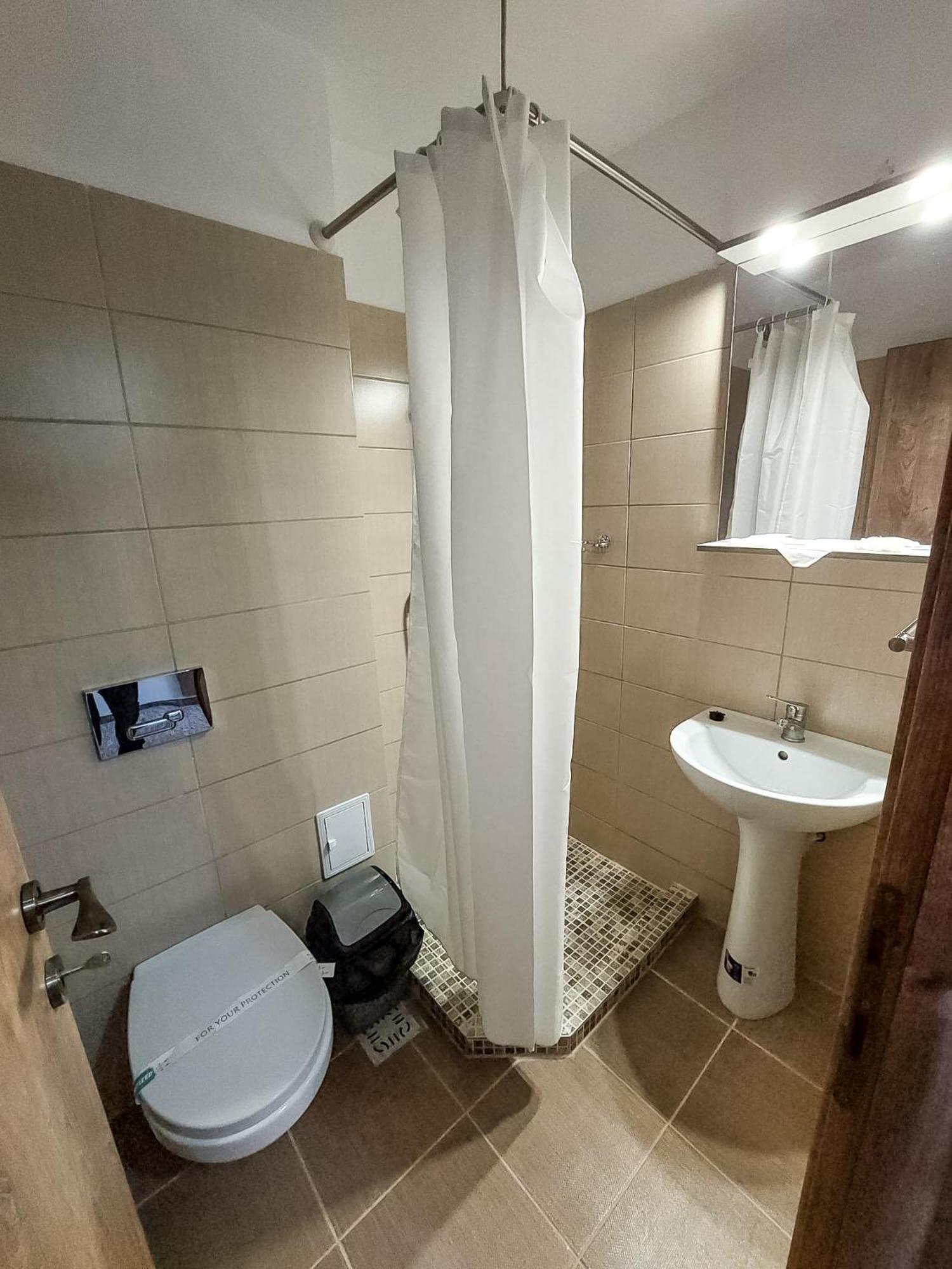 Twin Room - Photo 7