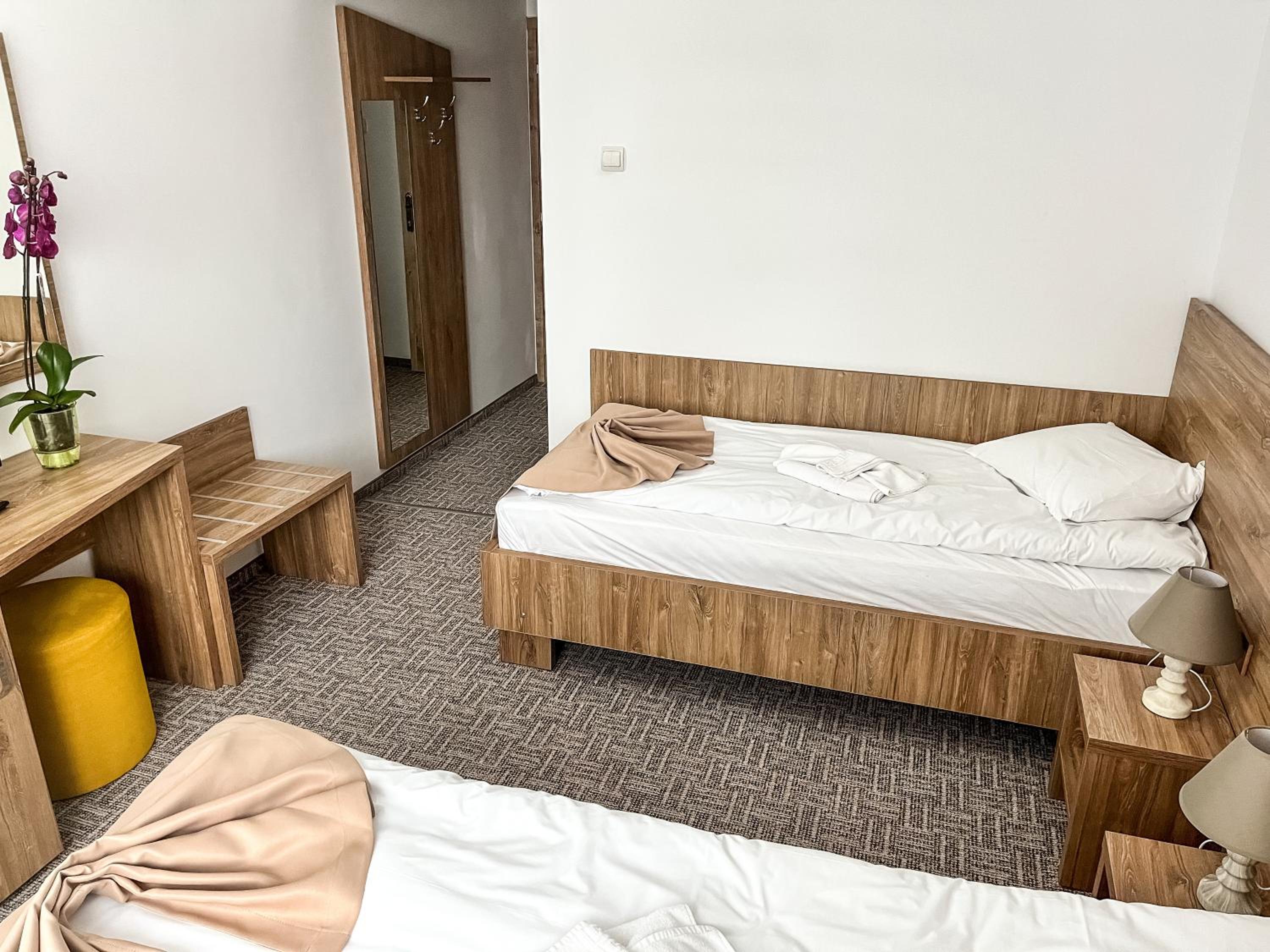 Twin Room - Photo 3