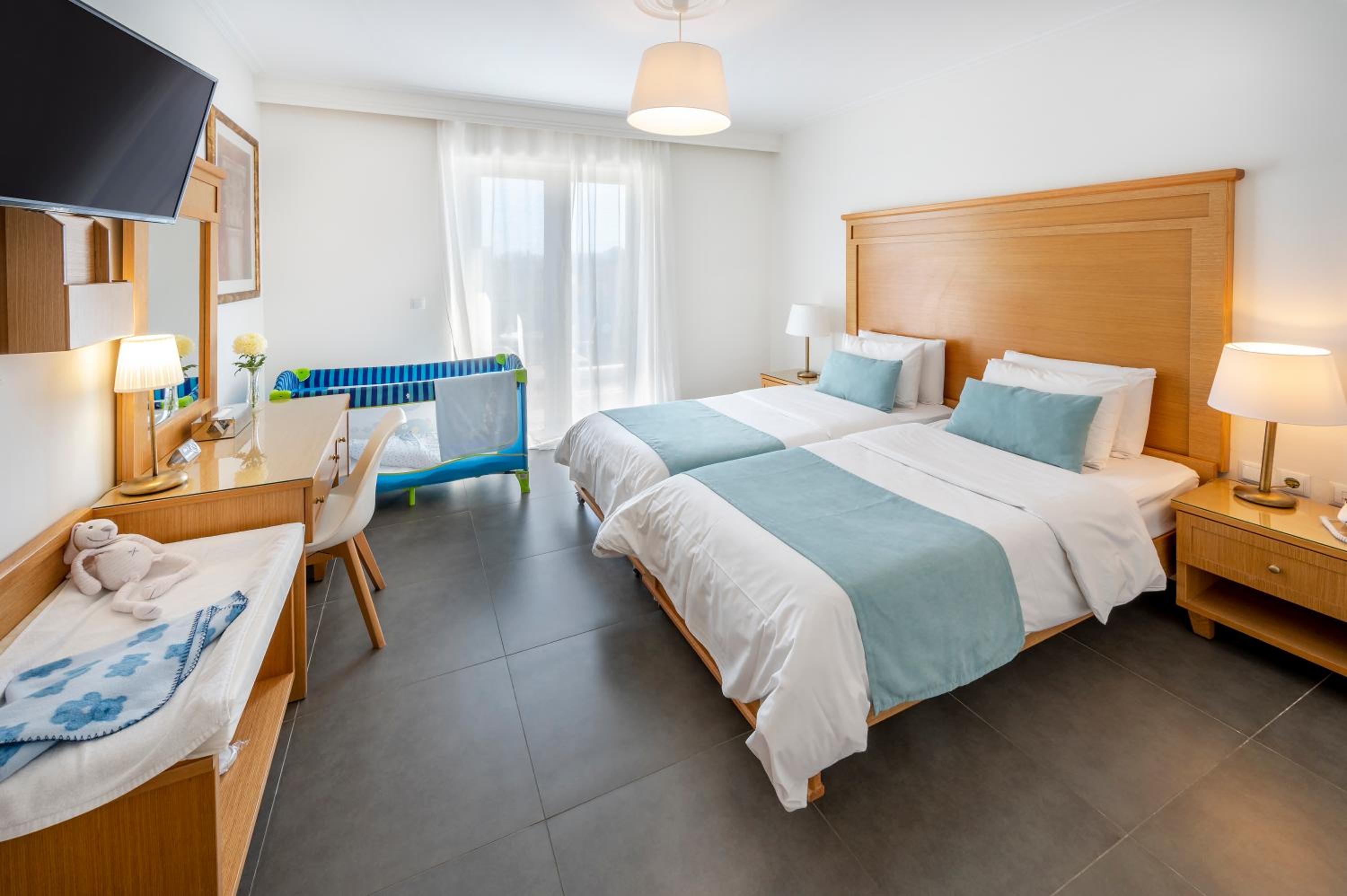Baby Comfort Suite With Pool View