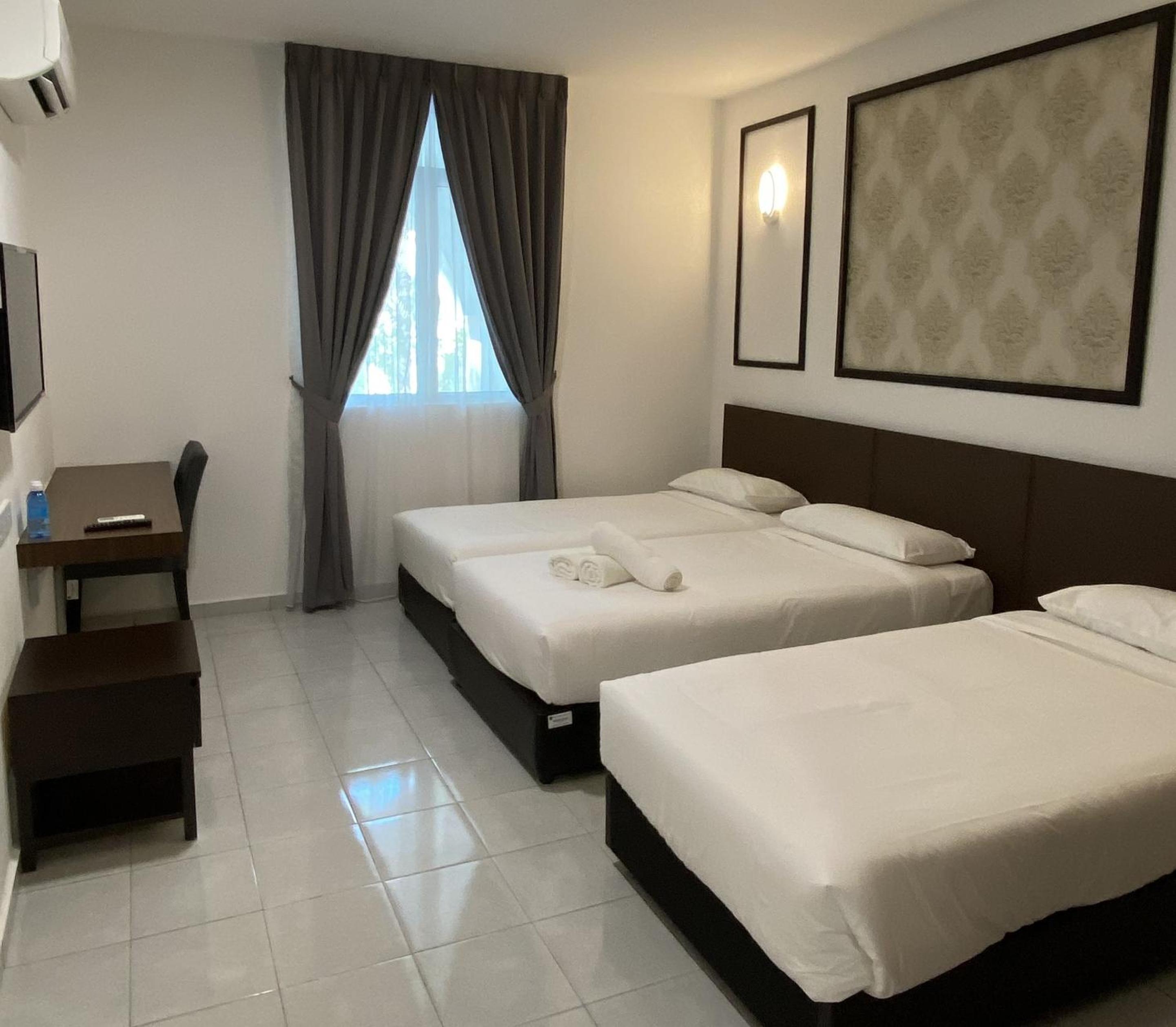 Deluxe Triple Room - Photo 2