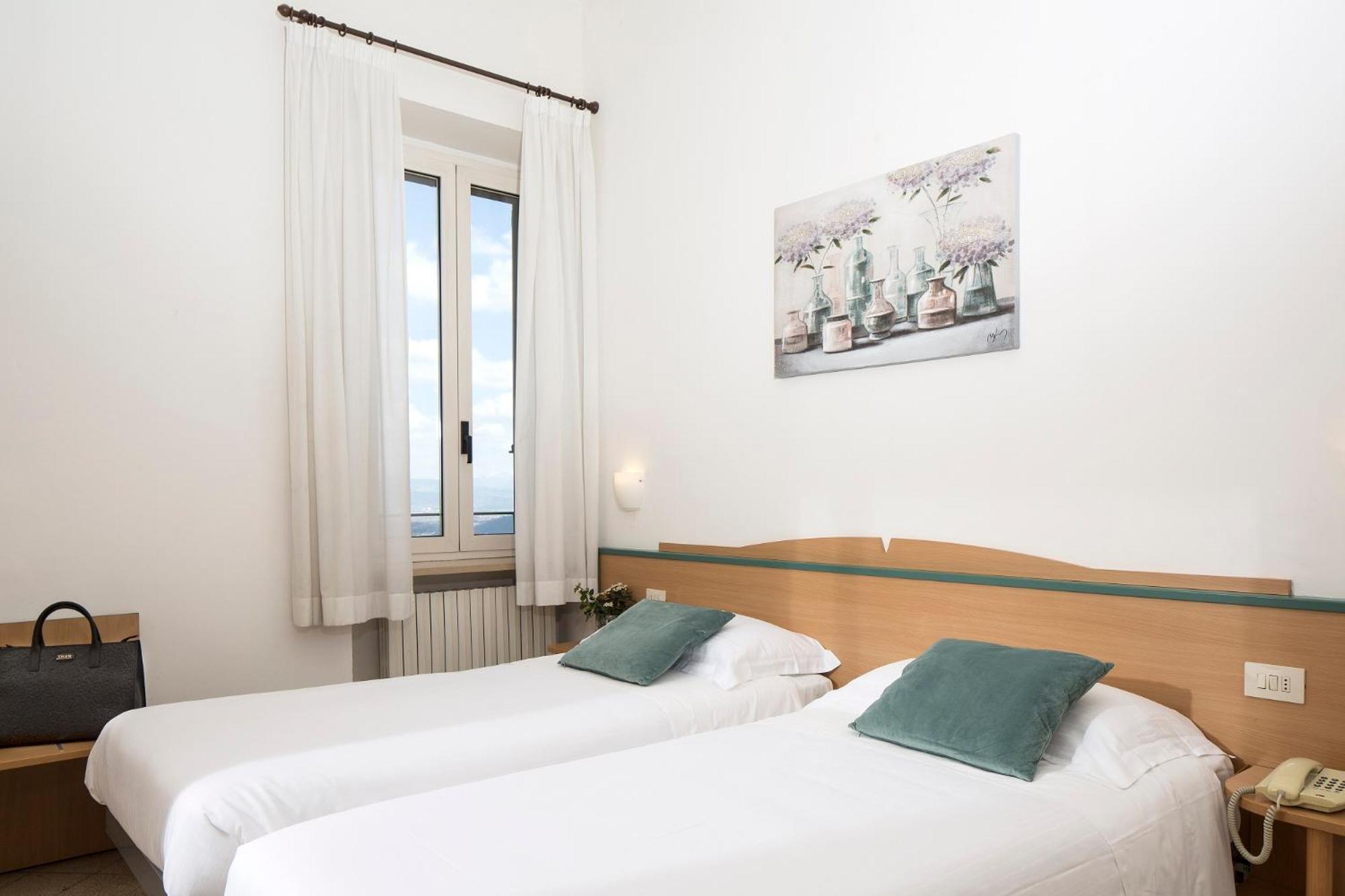 Twin Room with Garden View - Photo 2